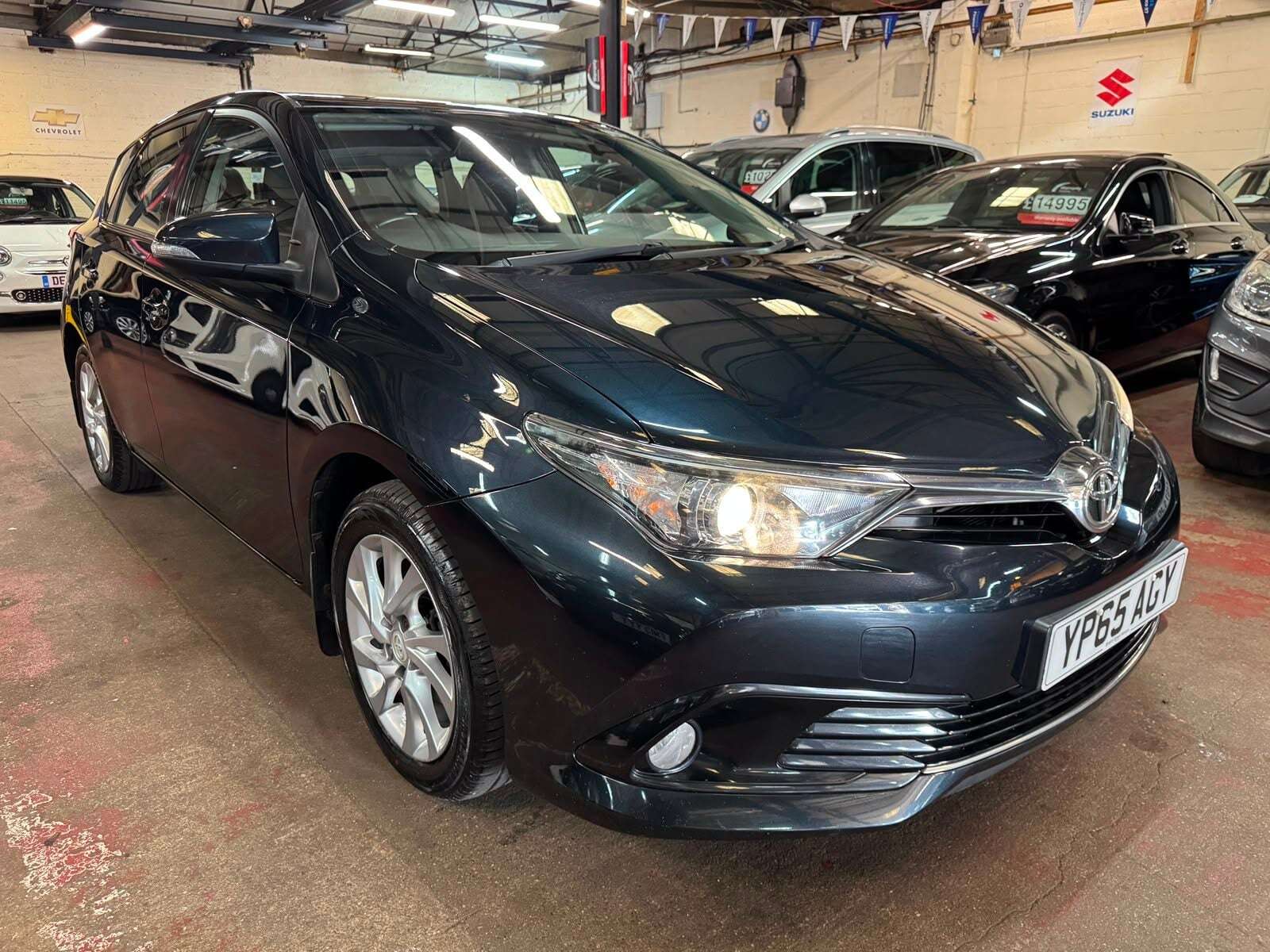 A 2015 TOYOTA AURIS VVT-I BUSINESS EDITION A 2015 TOYOTA AURIS VVT-I BUSINESS EDITION
