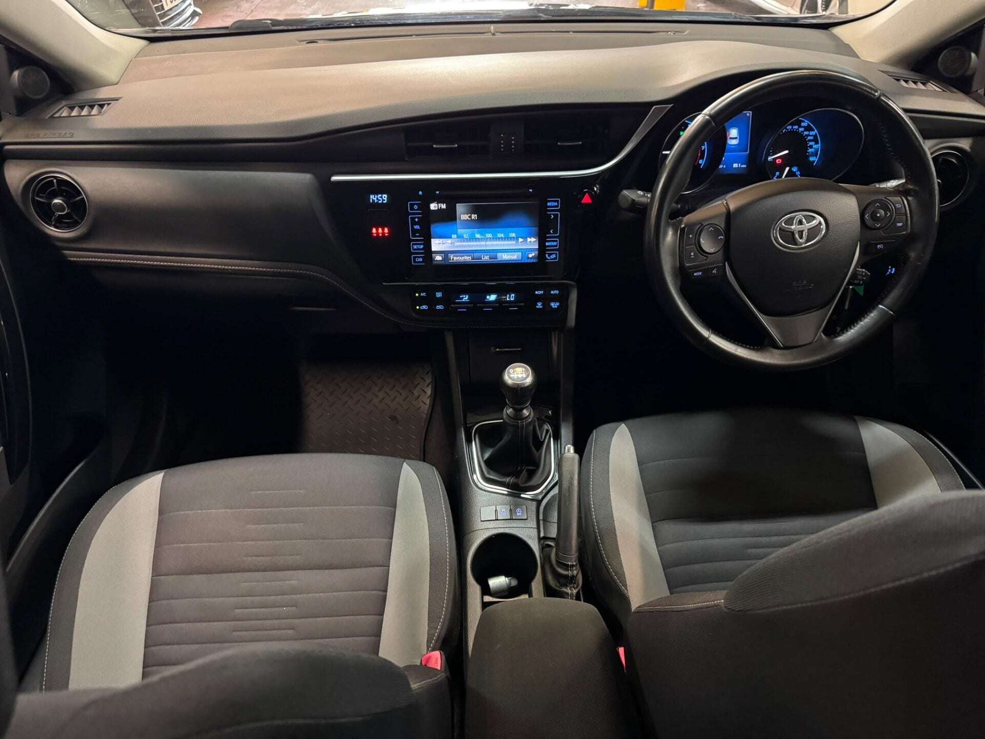 2015 TOYOTA AURIS 2015 TOYOTA AURIS