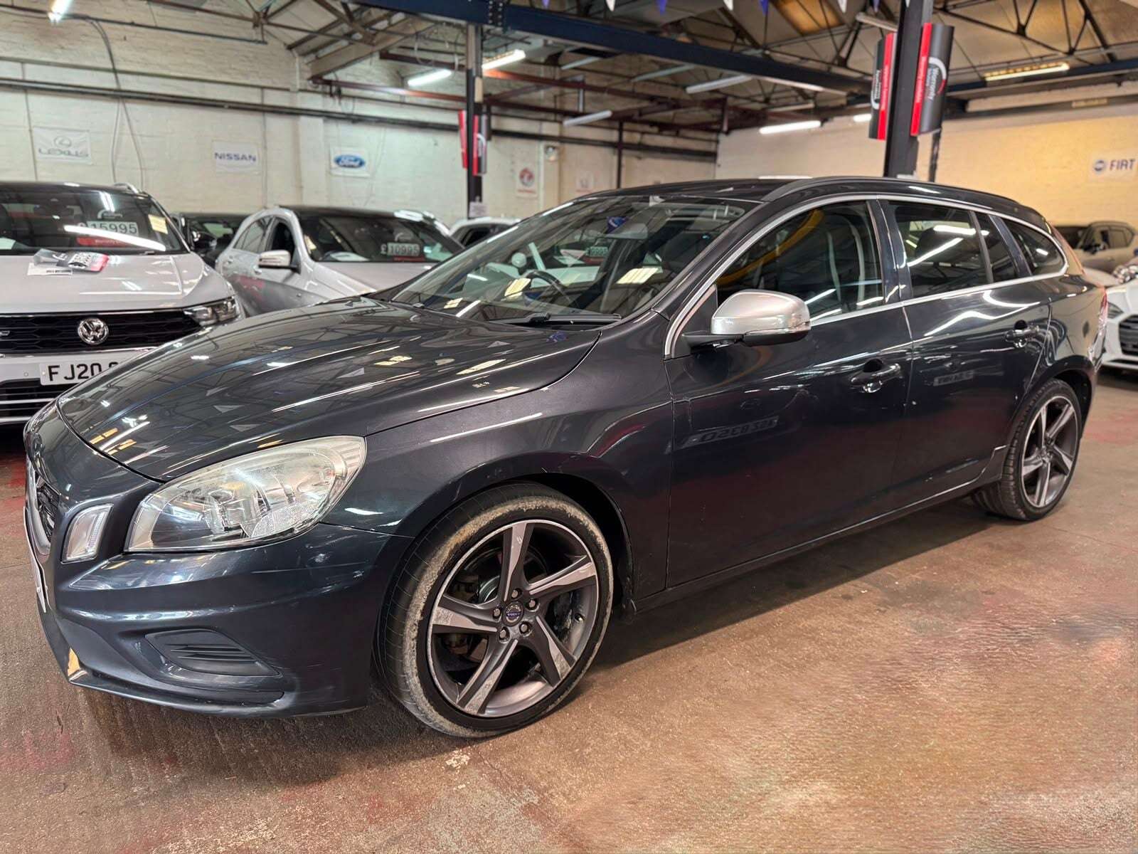 A 2012 VOLVO V60 DRIVE R-DESIGN S/S A 2012 VOLVO V60 DRIVE R-DESIGN S/S