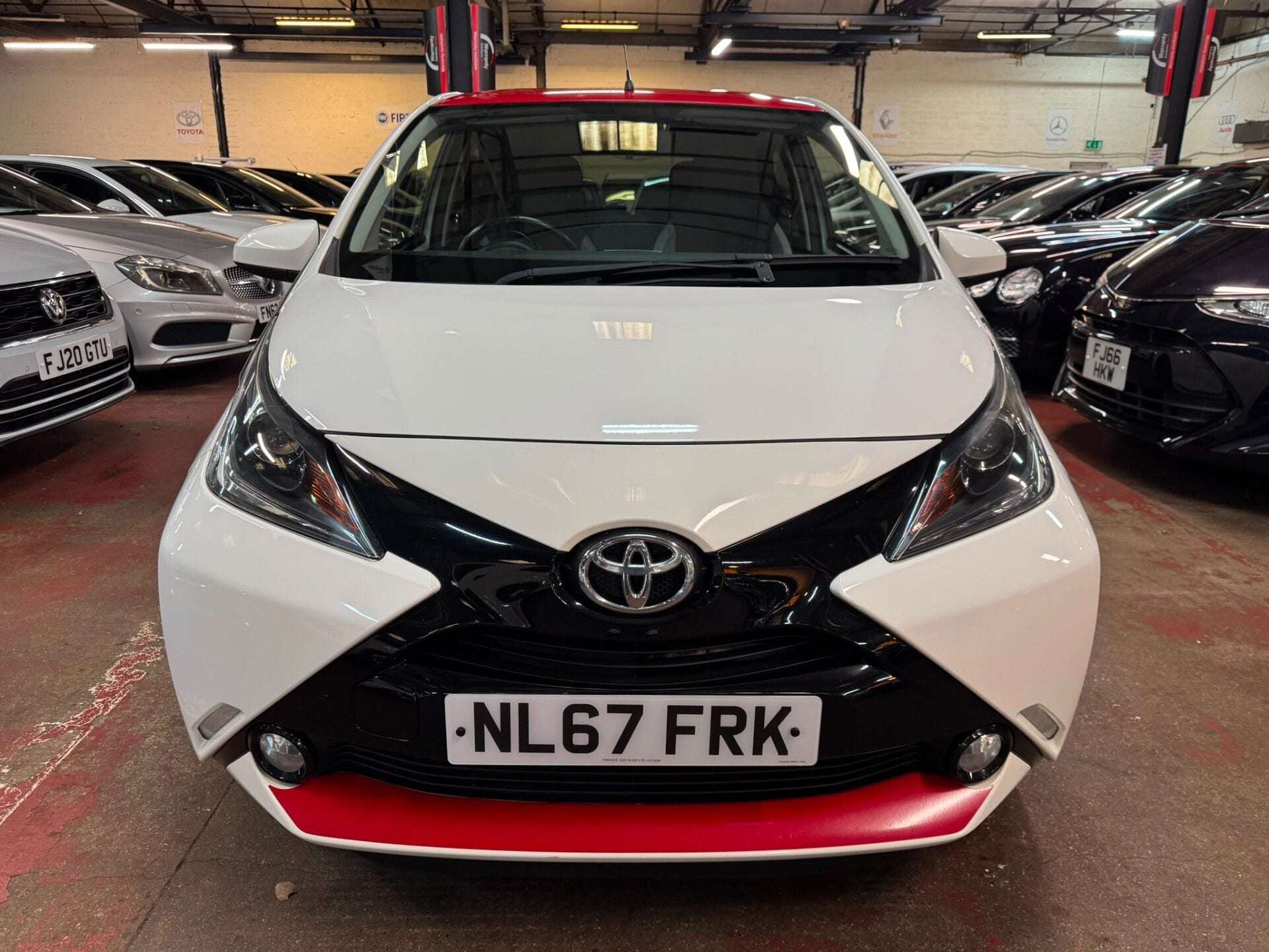 A 2017 TOYOTA AYGO VVT-I X-PRESS A 2017 TOYOTA AYGO VVT-I X-PRESS