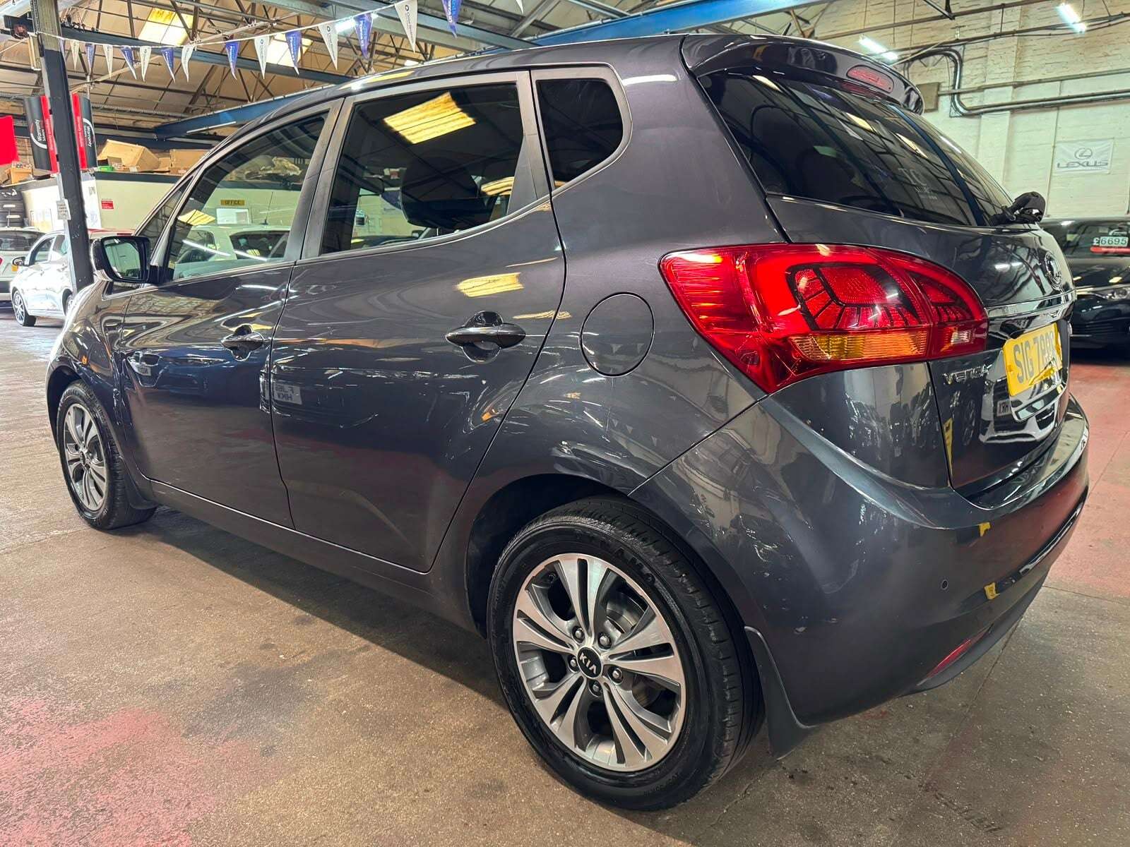 A 2017 KIA VENGA CRDI 3 ISG A 2017 KIA VENGA CRDI 3 ISG
