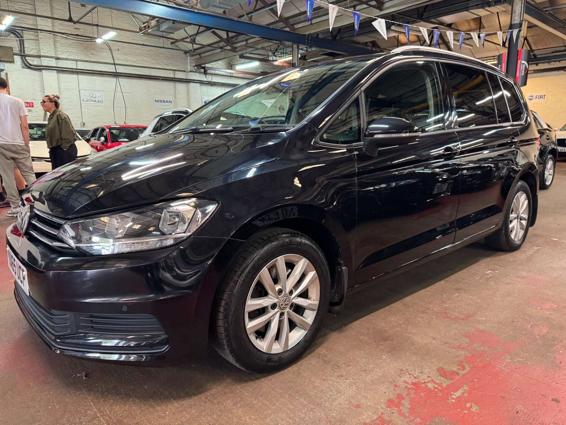 A 2015 VOLKSWAGEN TOURAN SE TDI BLUEMOTION TECHNOLOGY A 2015 VOLKSWAGEN TOURAN SE TDI BLUEMOTION TECHNOLOGY