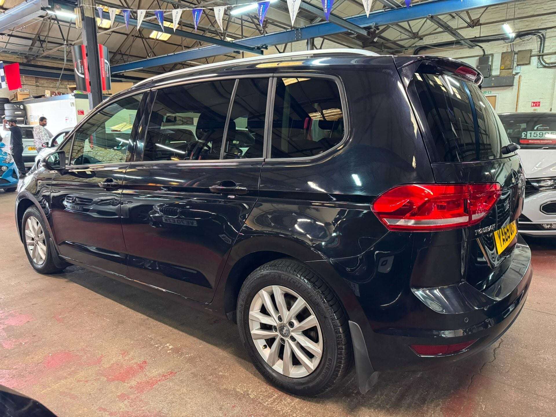 A 2015 VOLKSWAGEN TOURAN SE TDI BLUEMOTION TECHNOLOGY A 2015 VOLKSWAGEN TOURAN SE TDI BLUEMOTION TECHNOLOGY
