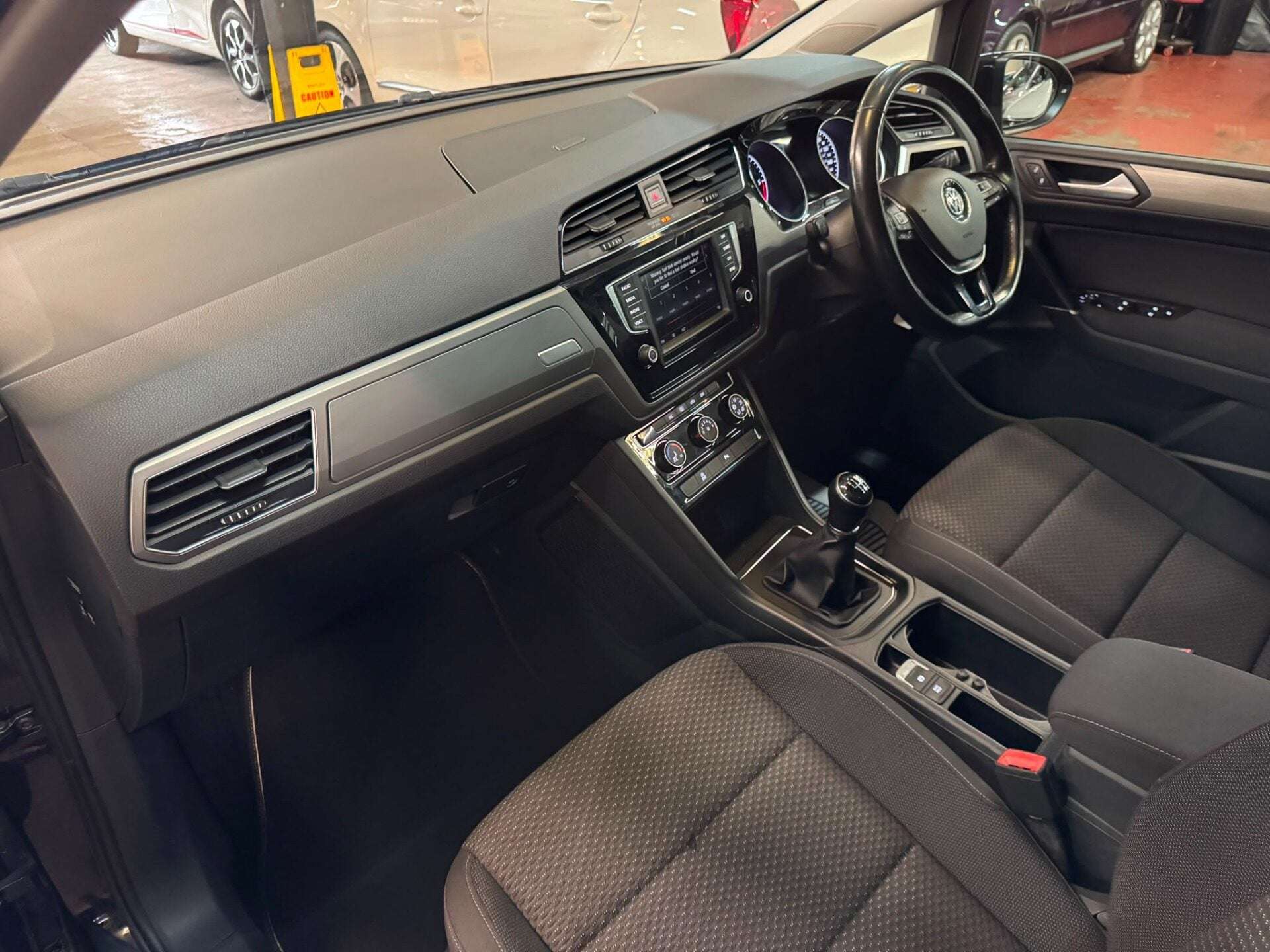 2015 VOLKSWAGEN TOURAN 2015 VOLKSWAGEN TOURAN