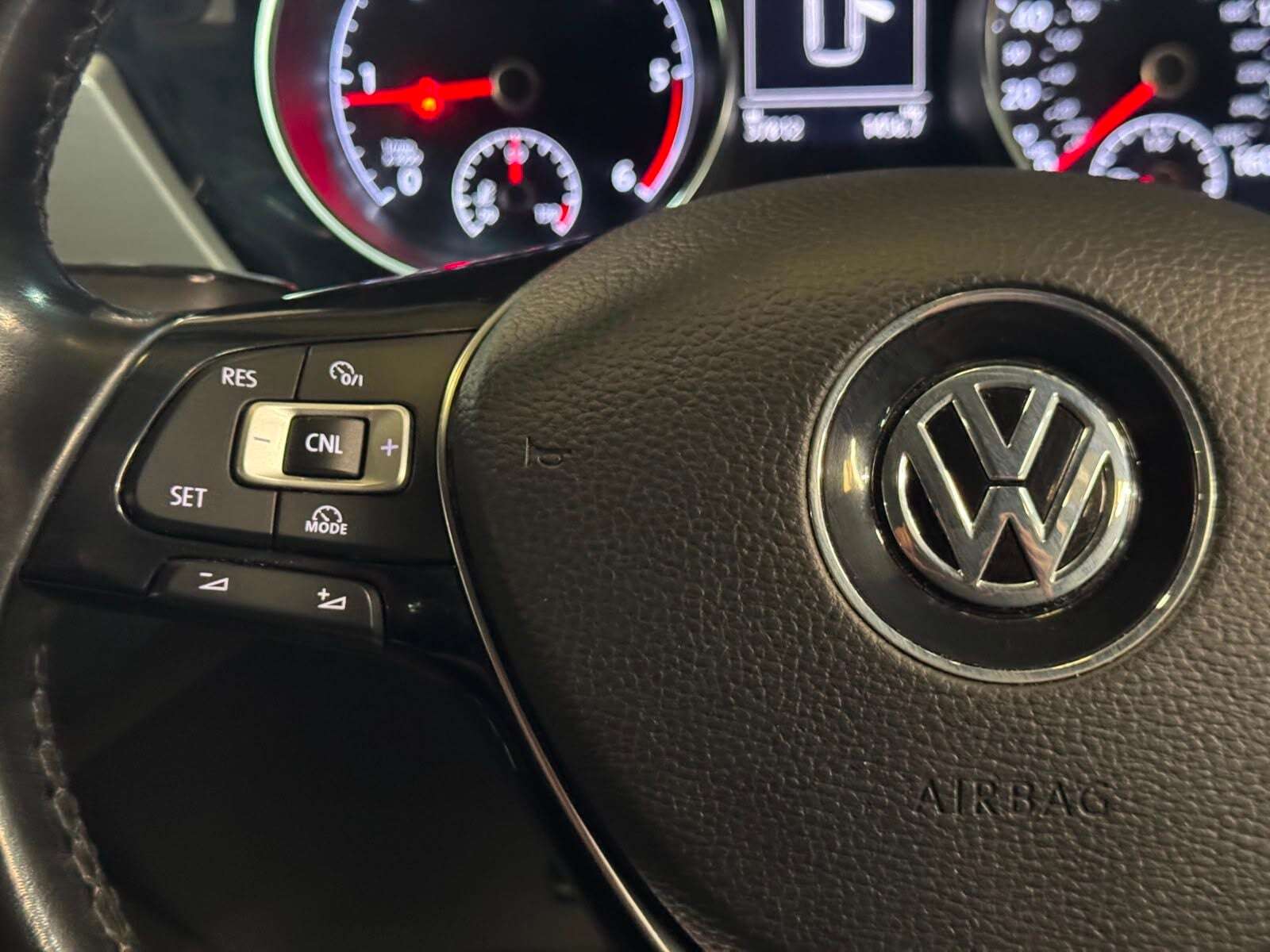 2015 VOLKSWAGEN TOURAN 2015 VOLKSWAGEN TOURAN