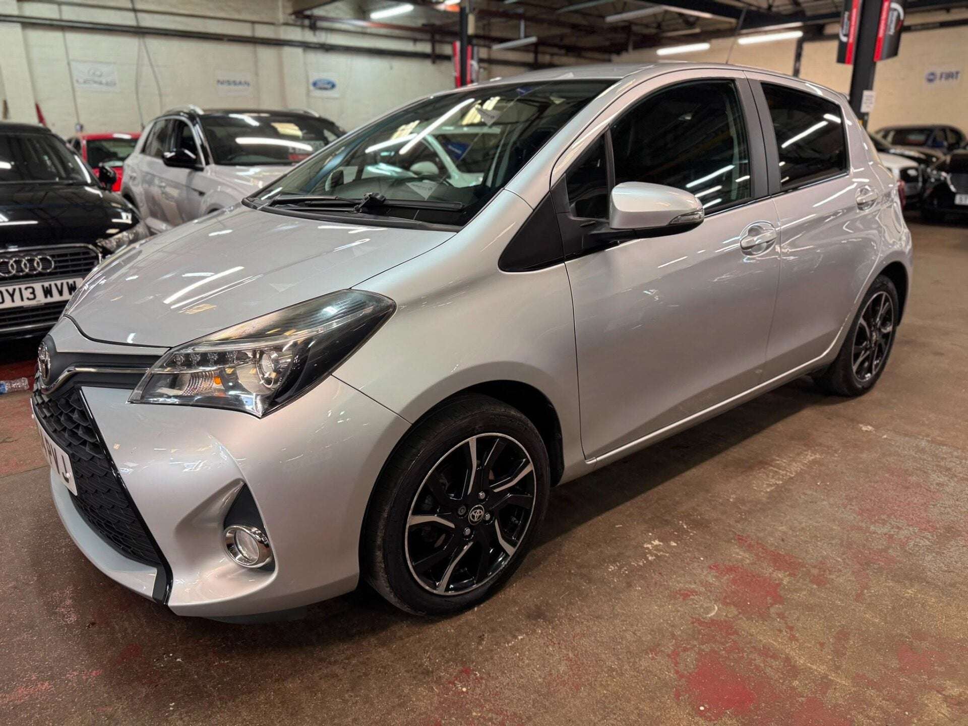 A 2015 TOYOTA YARIS VVT-I SPORT A 2015 TOYOTA YARIS VVT-I SPORT