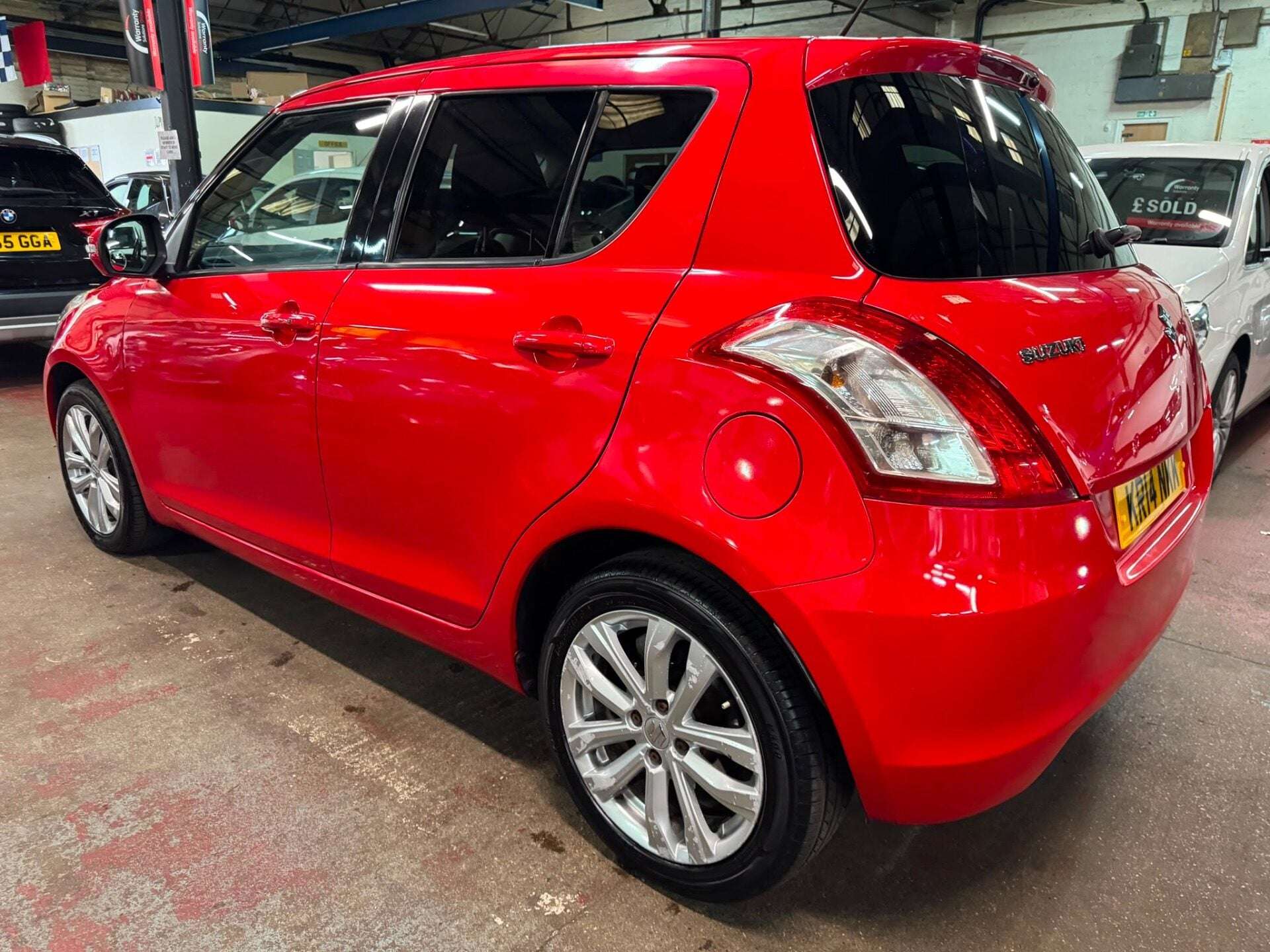 A 2014 SUZUKI SWIFT SZ4 A 2014 SUZUKI SWIFT SZ4