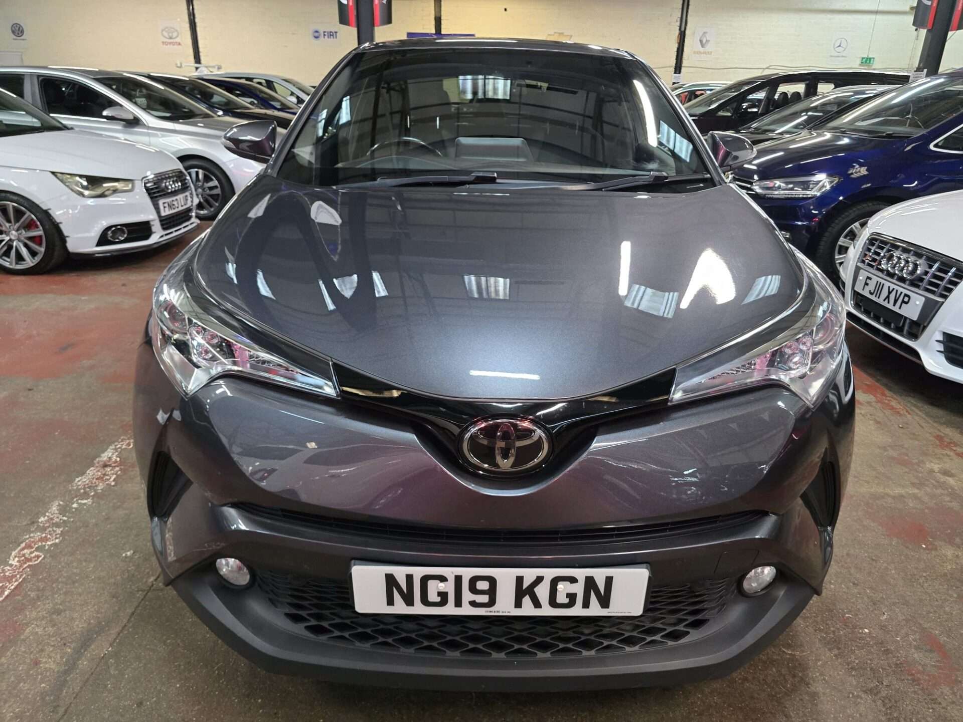 A 2019 TOYOTA C-HR EXCEL A 2019 TOYOTA C-HR EXCEL