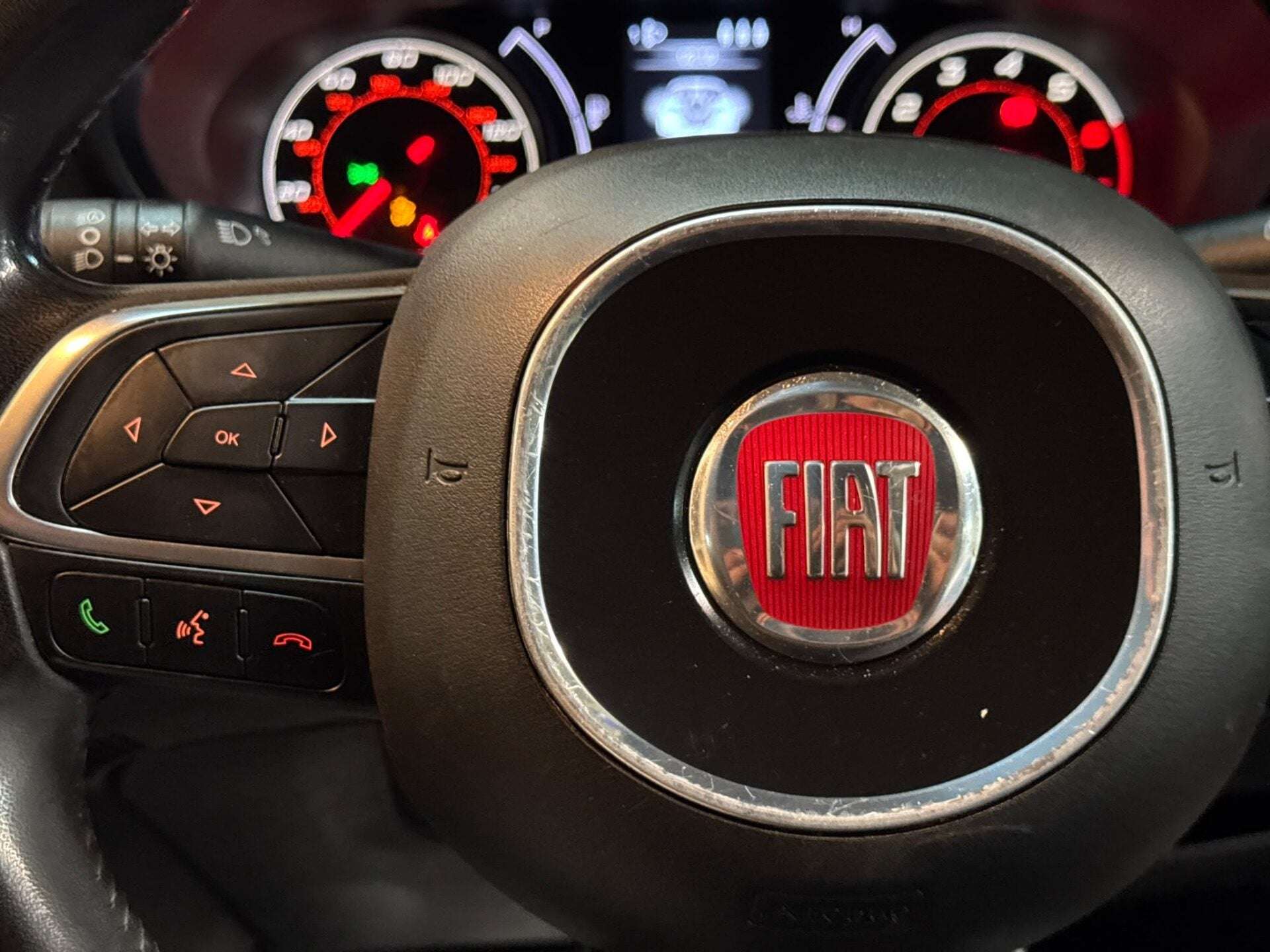 A 2017 FIAT TIPO T-JET LOUNGE A 2017 FIAT TIPO T-JET LOUNGE