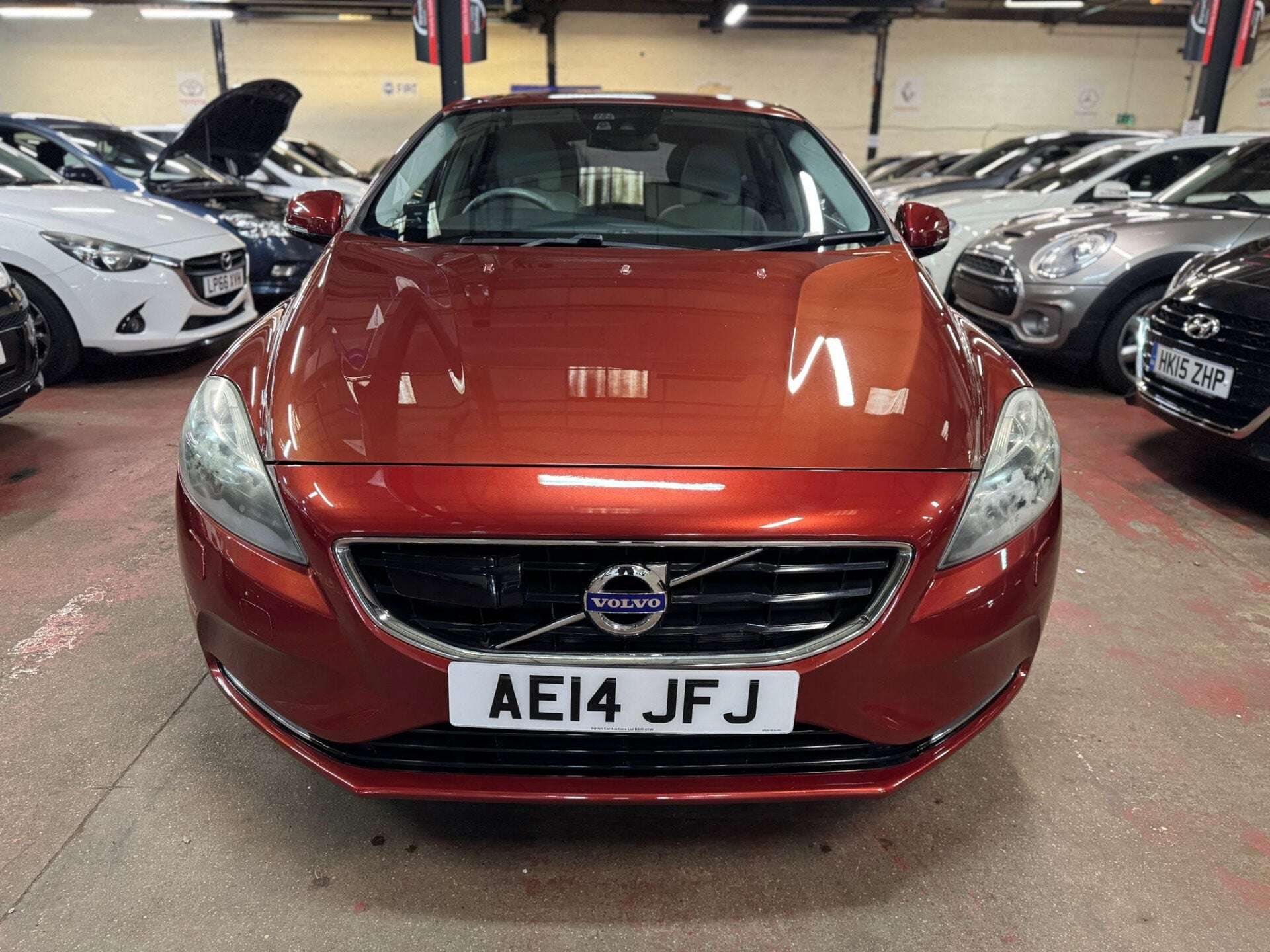 A 2014 VOLVO V40 T4 SE LUX A 2014 VOLVO V40 T4 SE LUX