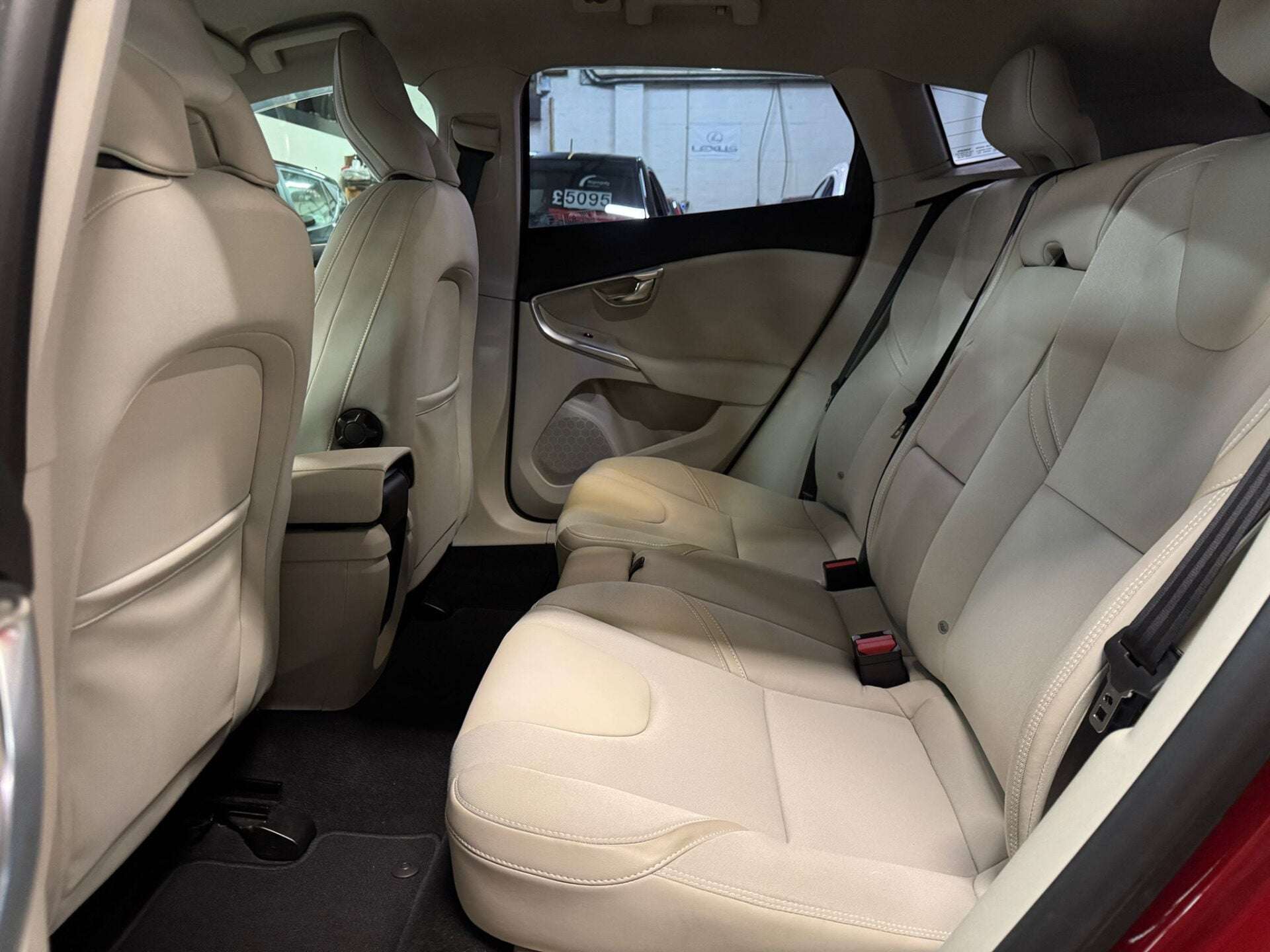 2014 VOLVO V40 2014 VOLVO V40