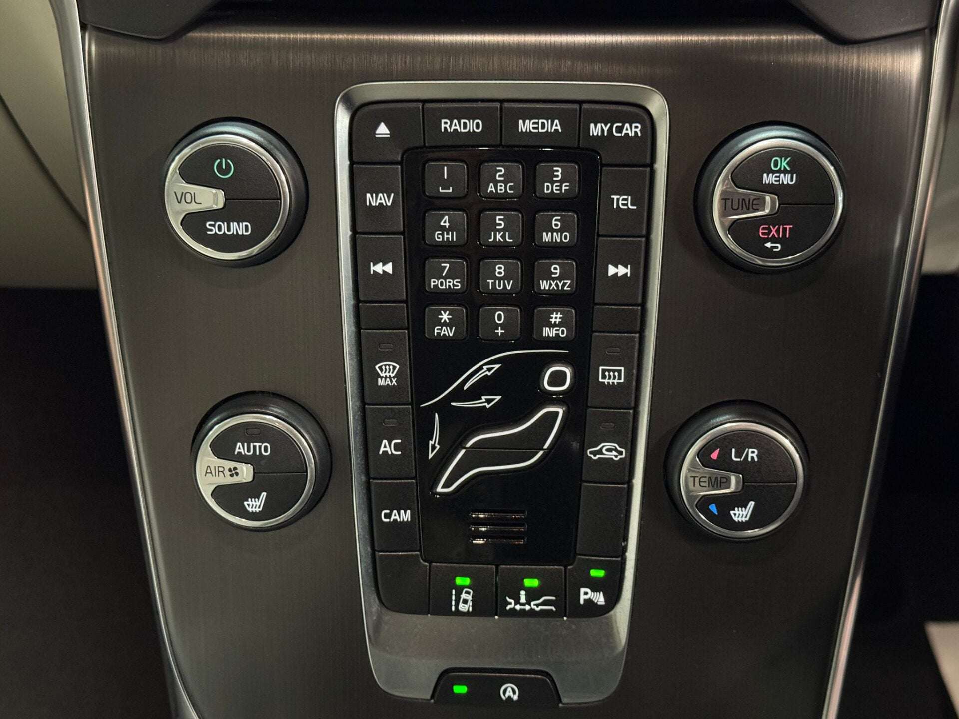 2014 VOLVO V40 2014 VOLVO V40