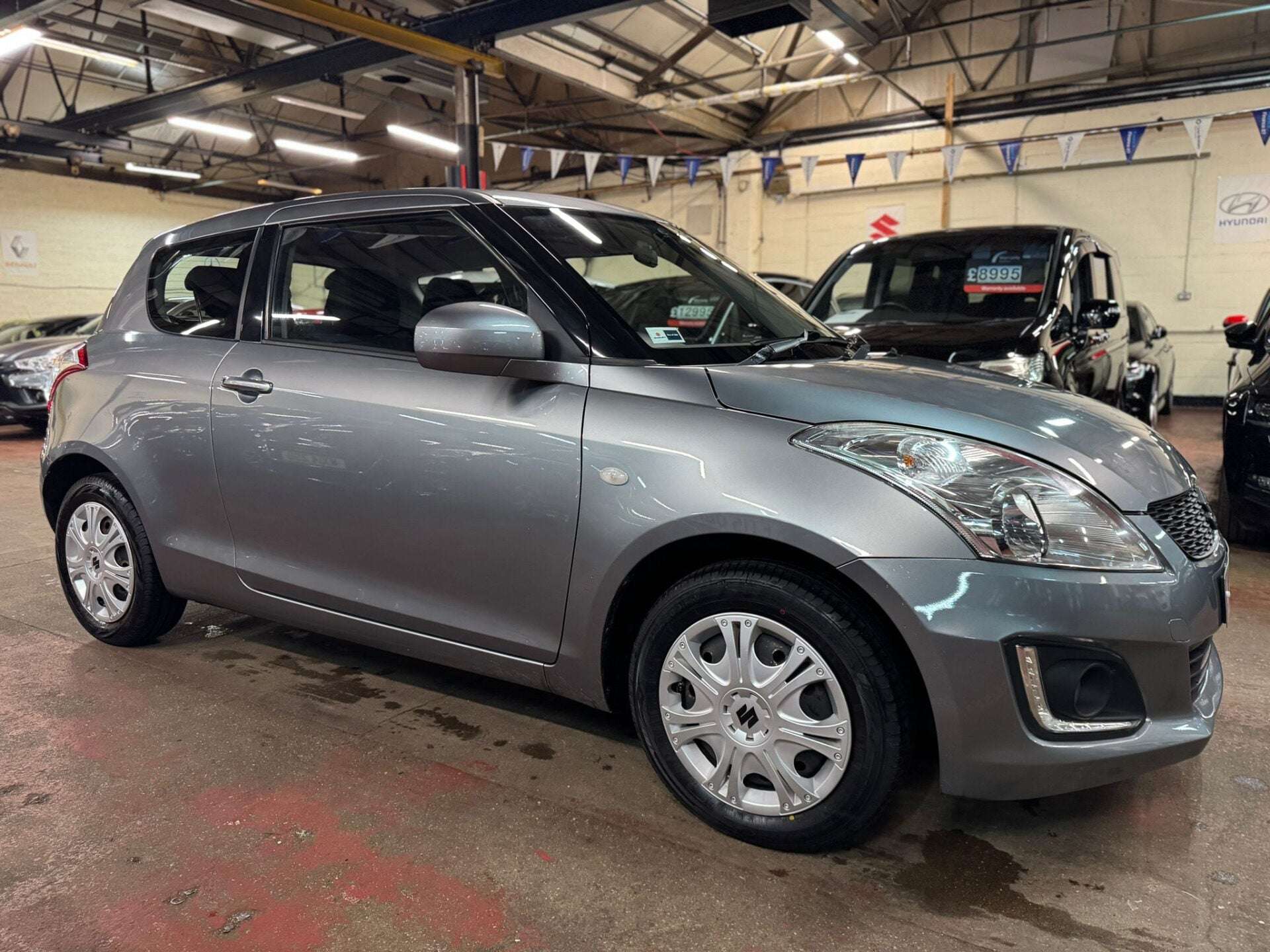 A 2015 SUZUKI SWIFT SZ2 A 2015 SUZUKI SWIFT SZ2