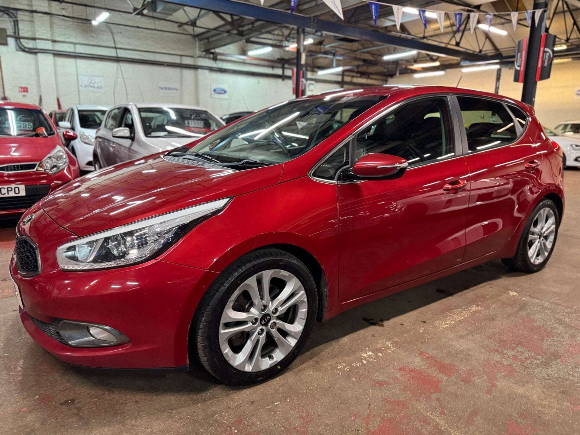 A 2014 KIA CEED CRDI 4 ECODYNAMICS A 2014 KIA CEED CRDI 4 ECODYNAMICS