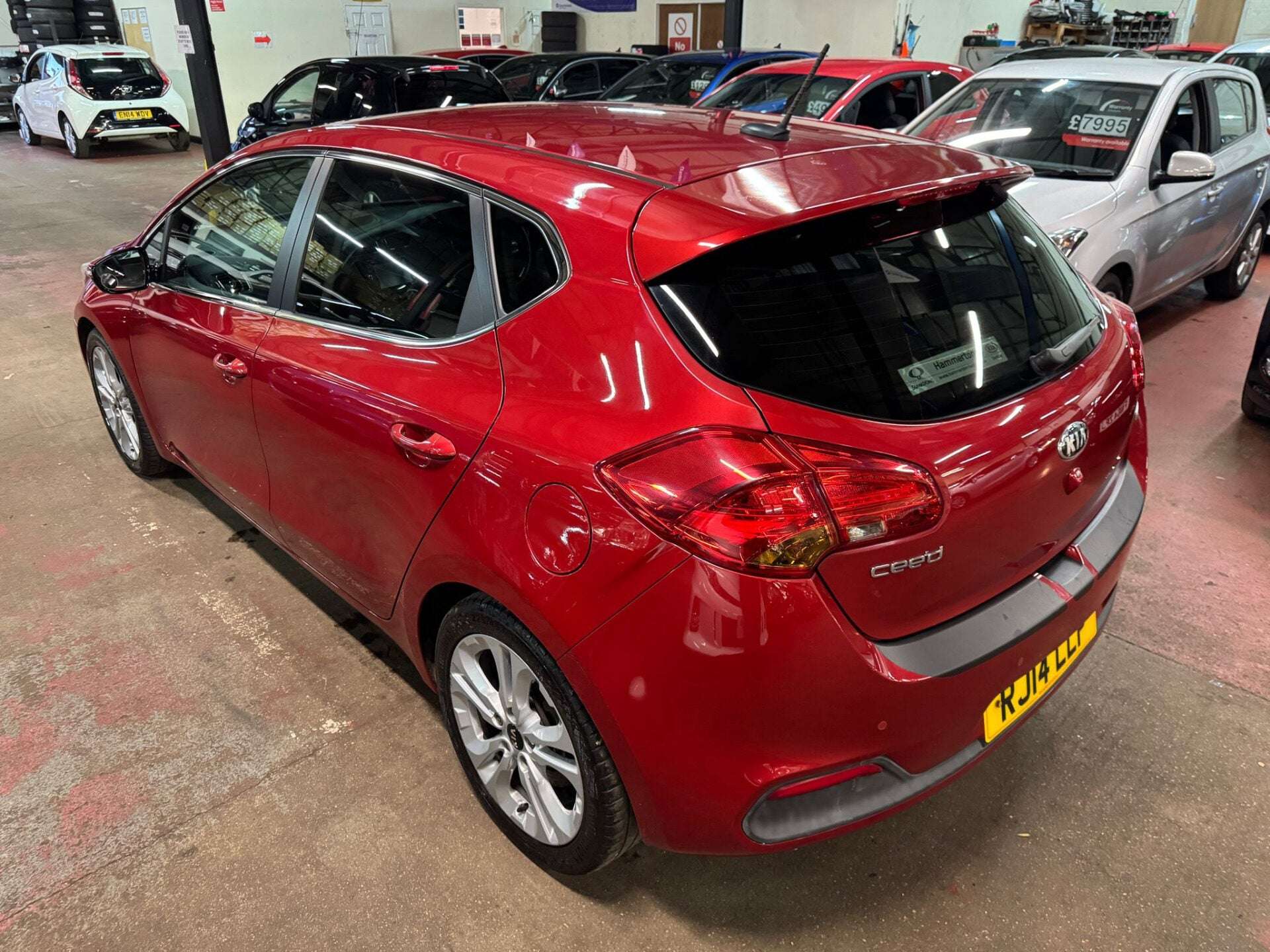 A 2014 KIA CEED CRDI 4 ECODYNAMICS A 2014 KIA CEED CRDI 4 ECODYNAMICS