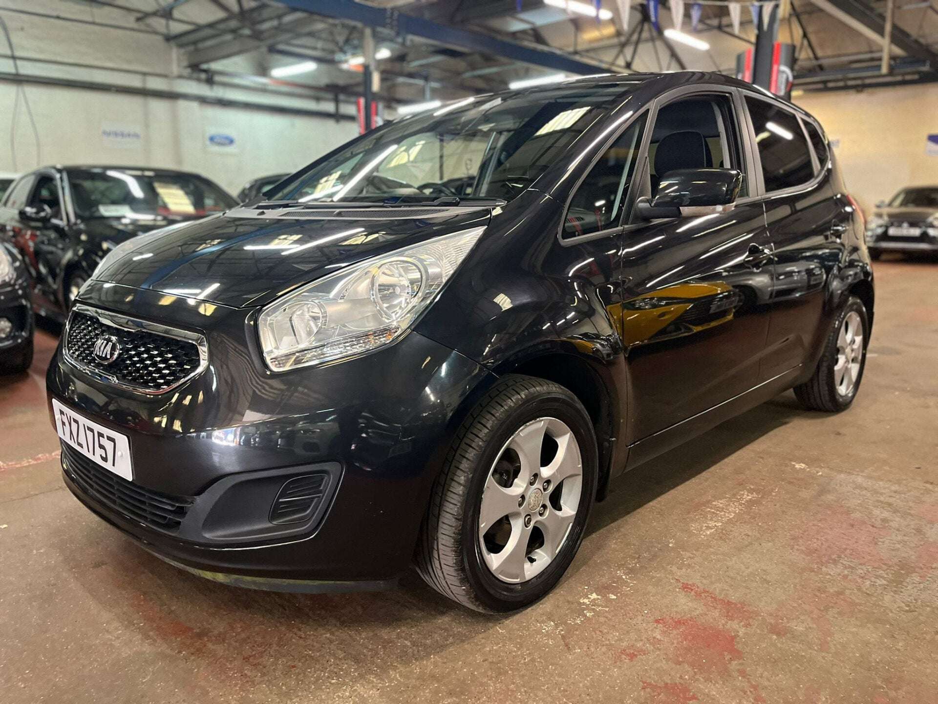 A 2013 KIA VENGA 2 A 2013 KIA VENGA 2