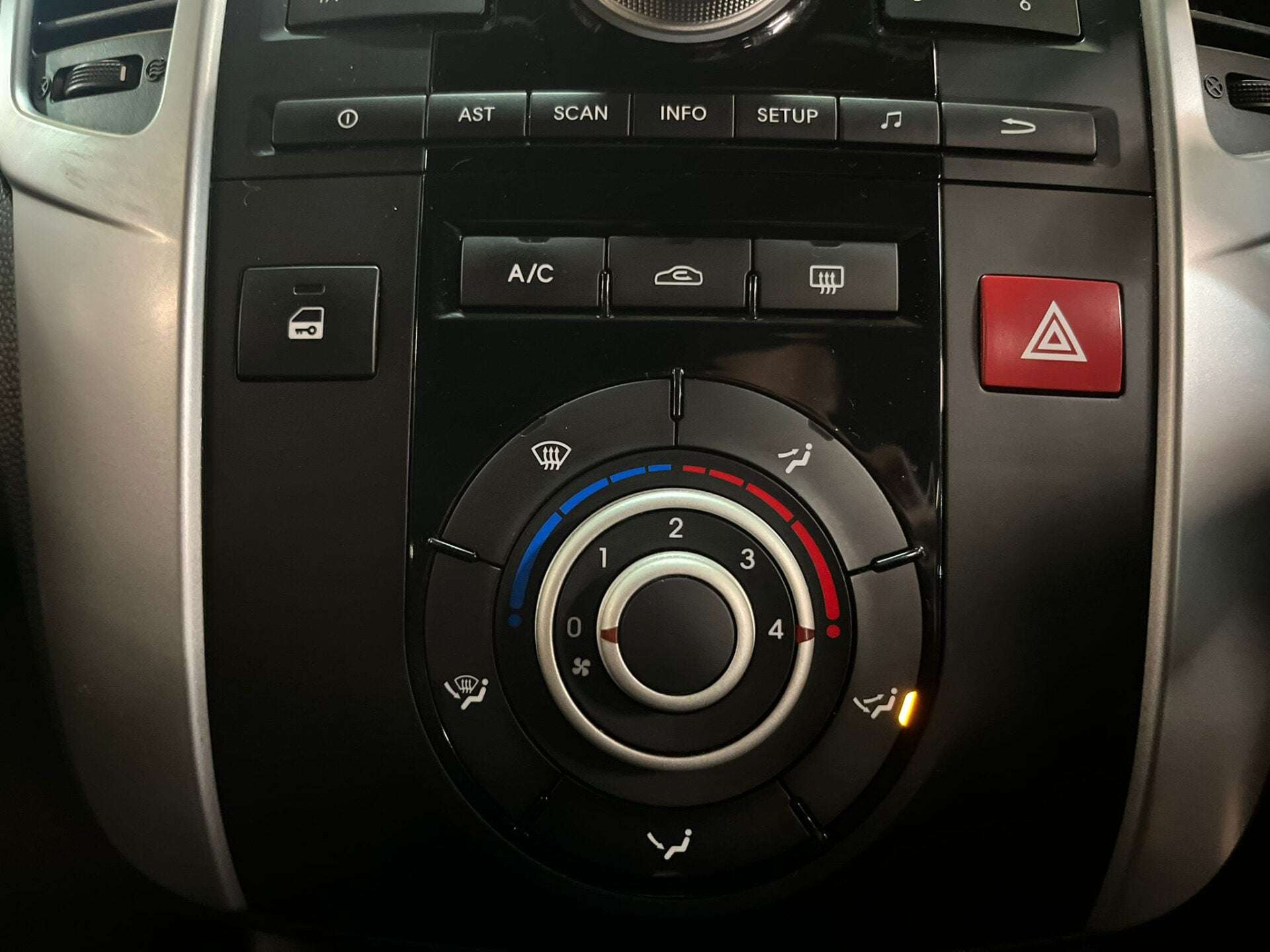 2013 KIA VENGA 2013 KIA VENGA