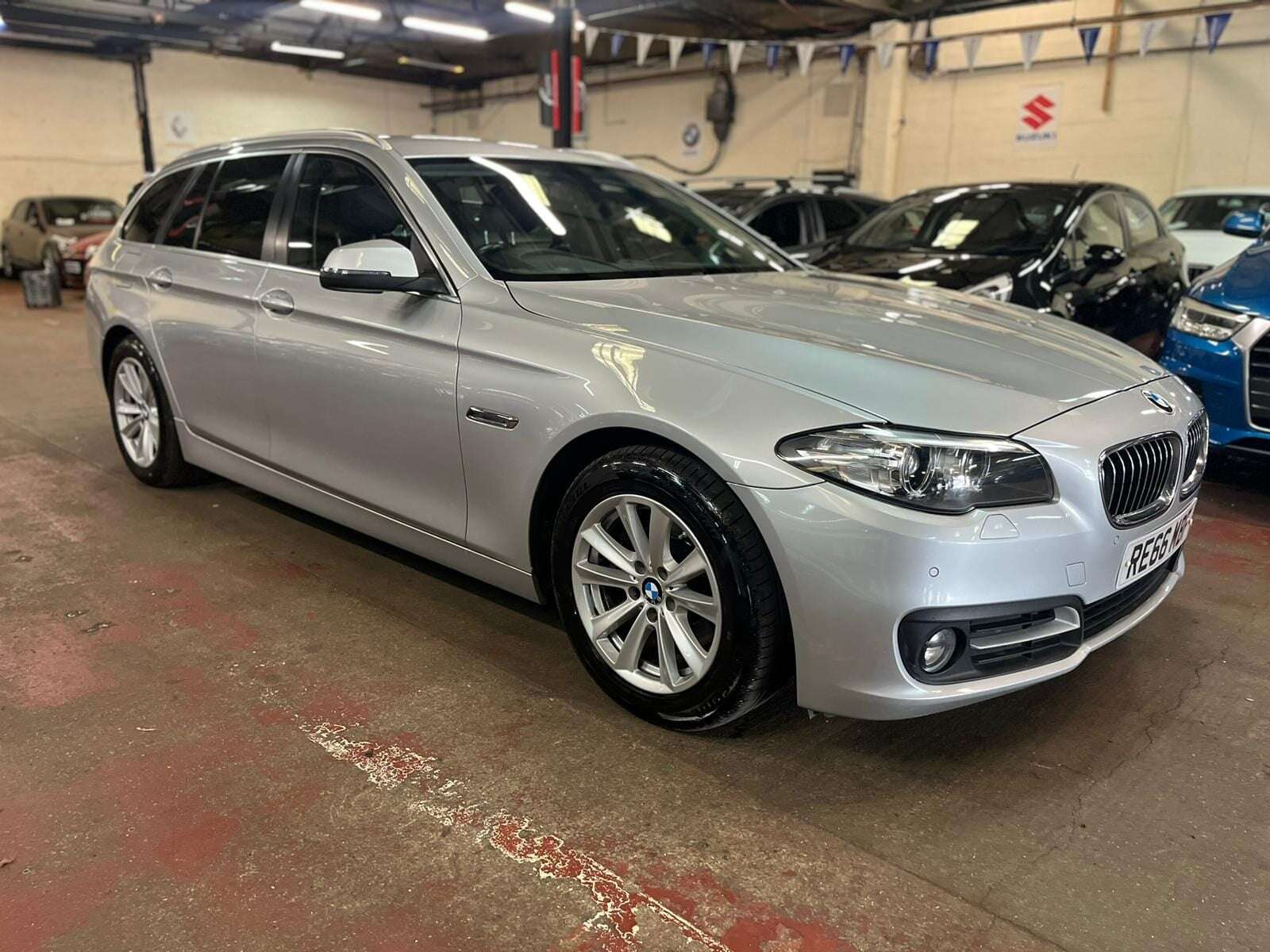 A 2016 BMW 5 SERIES 520D SE TOURING A 2016 BMW 5 SERIES 520D SE TOURING