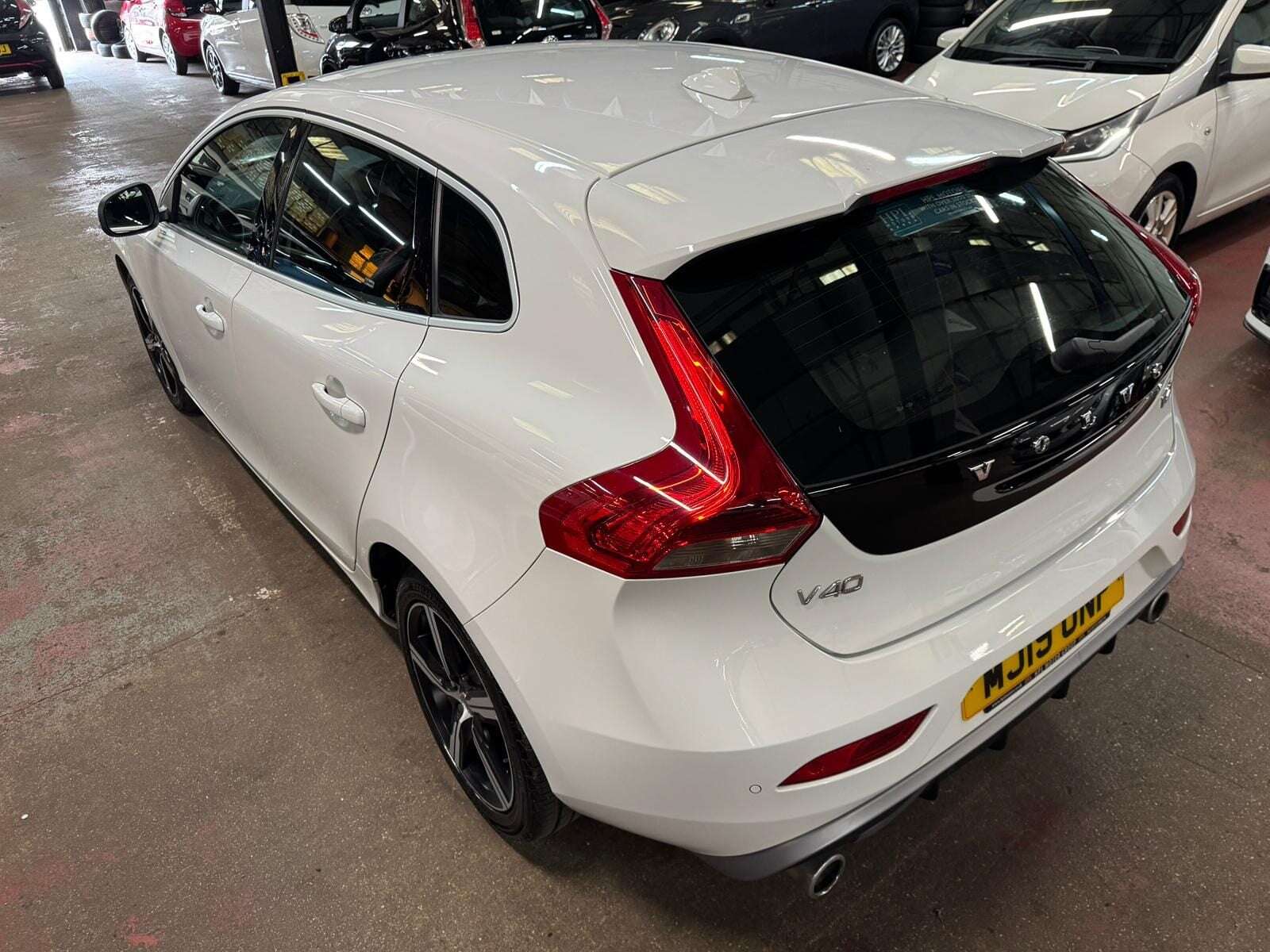 2019 VOLVO V40 2019 VOLVO V40