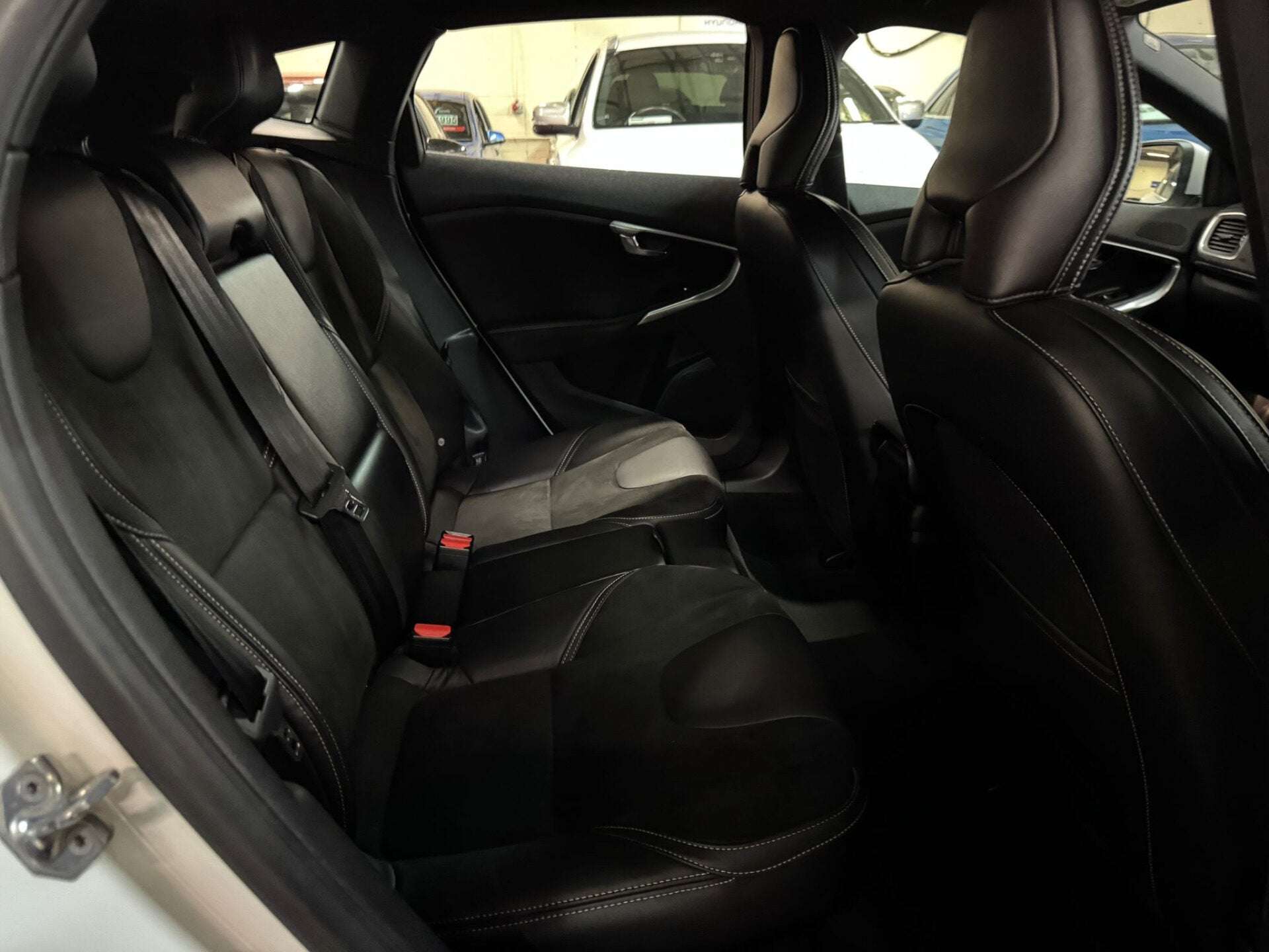 2019 VOLVO V40 2019 VOLVO V40