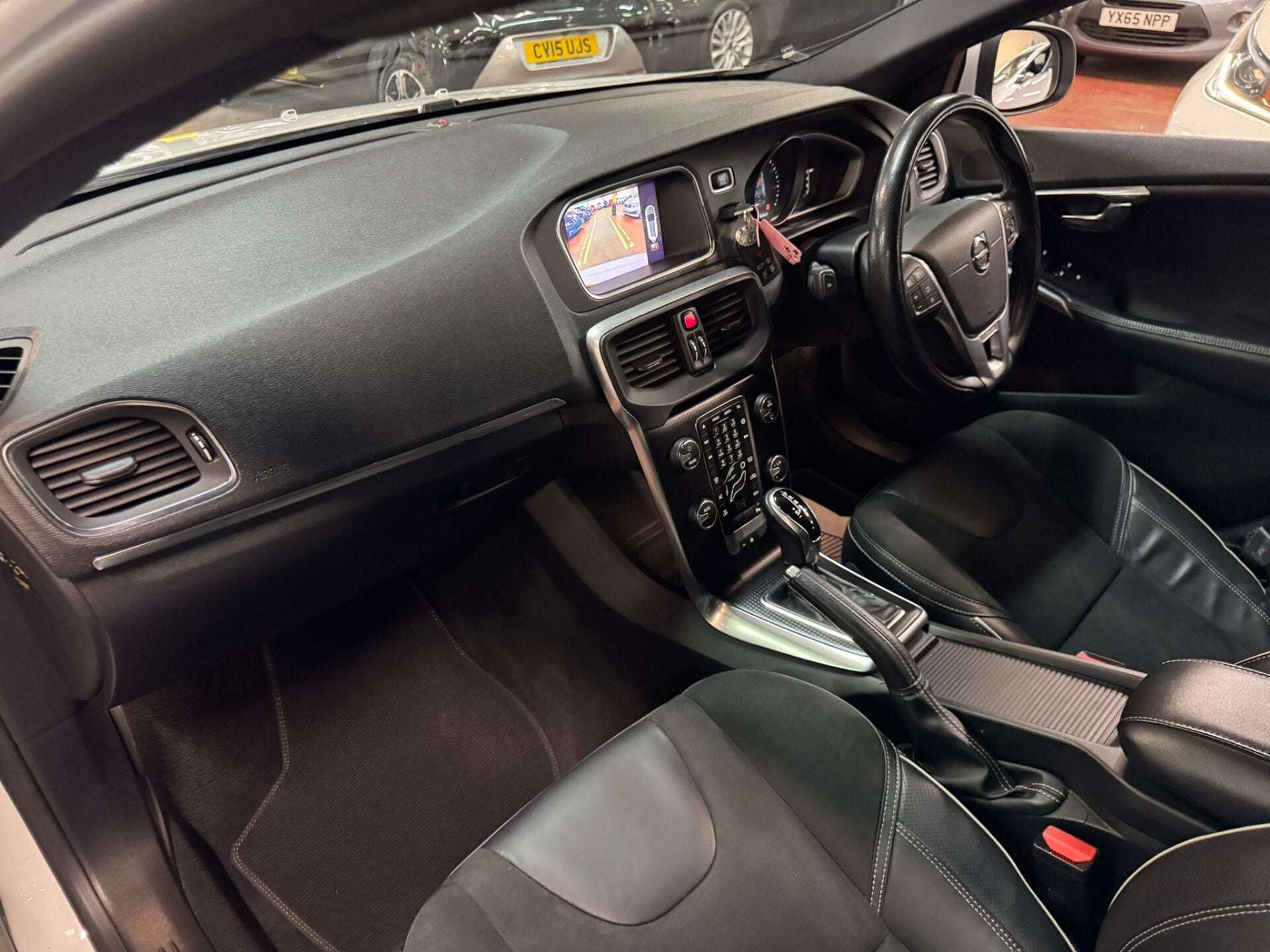 2019 VOLVO V40 2019 VOLVO V40