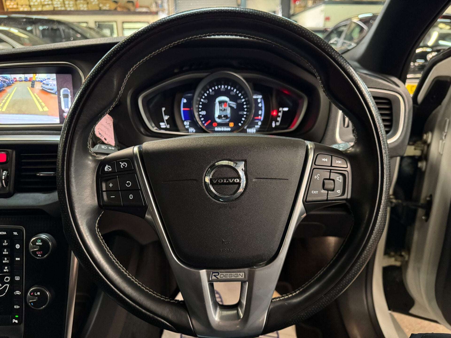 2019 VOLVO V40 2019 VOLVO V40