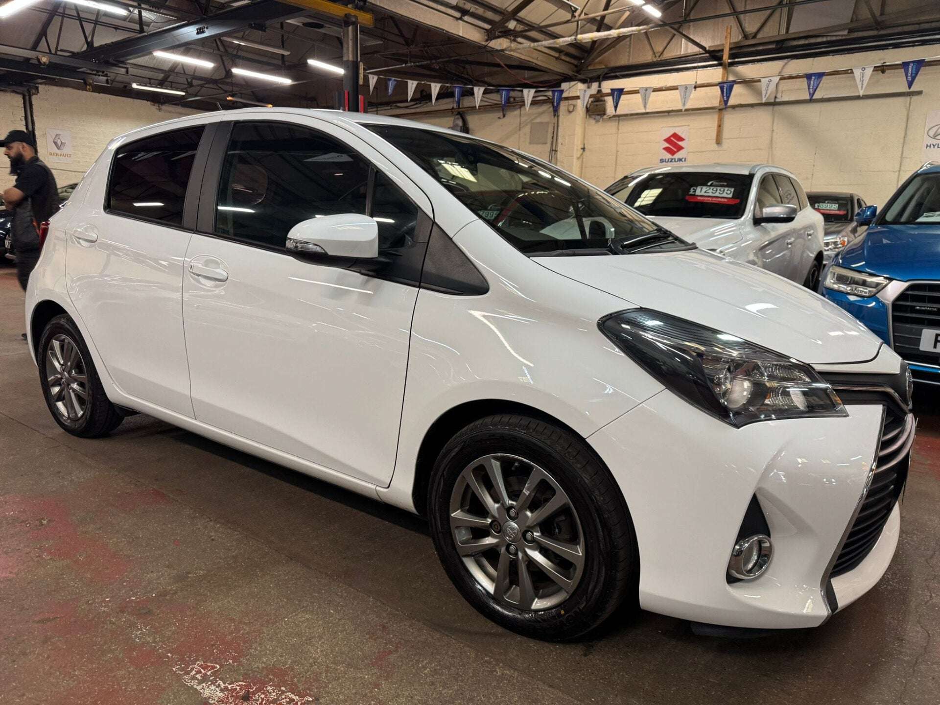 A 2015 TOYOTA YARIS VVT-I ICON A 2015 TOYOTA YARIS VVT-I ICON
