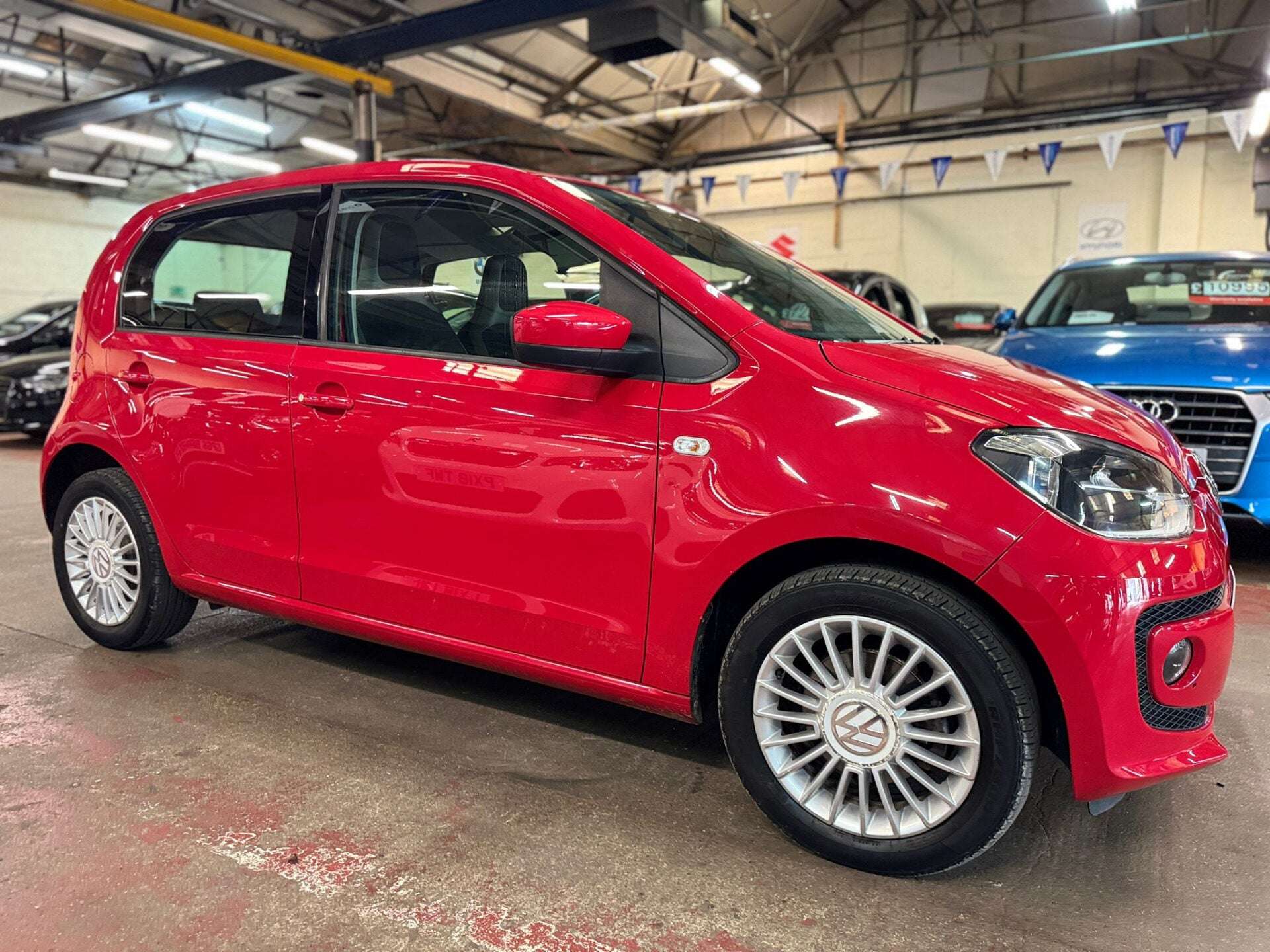 A 2016 VOLKSWAGEN UP HIGH UP A 2016 VOLKSWAGEN UP HIGH UP