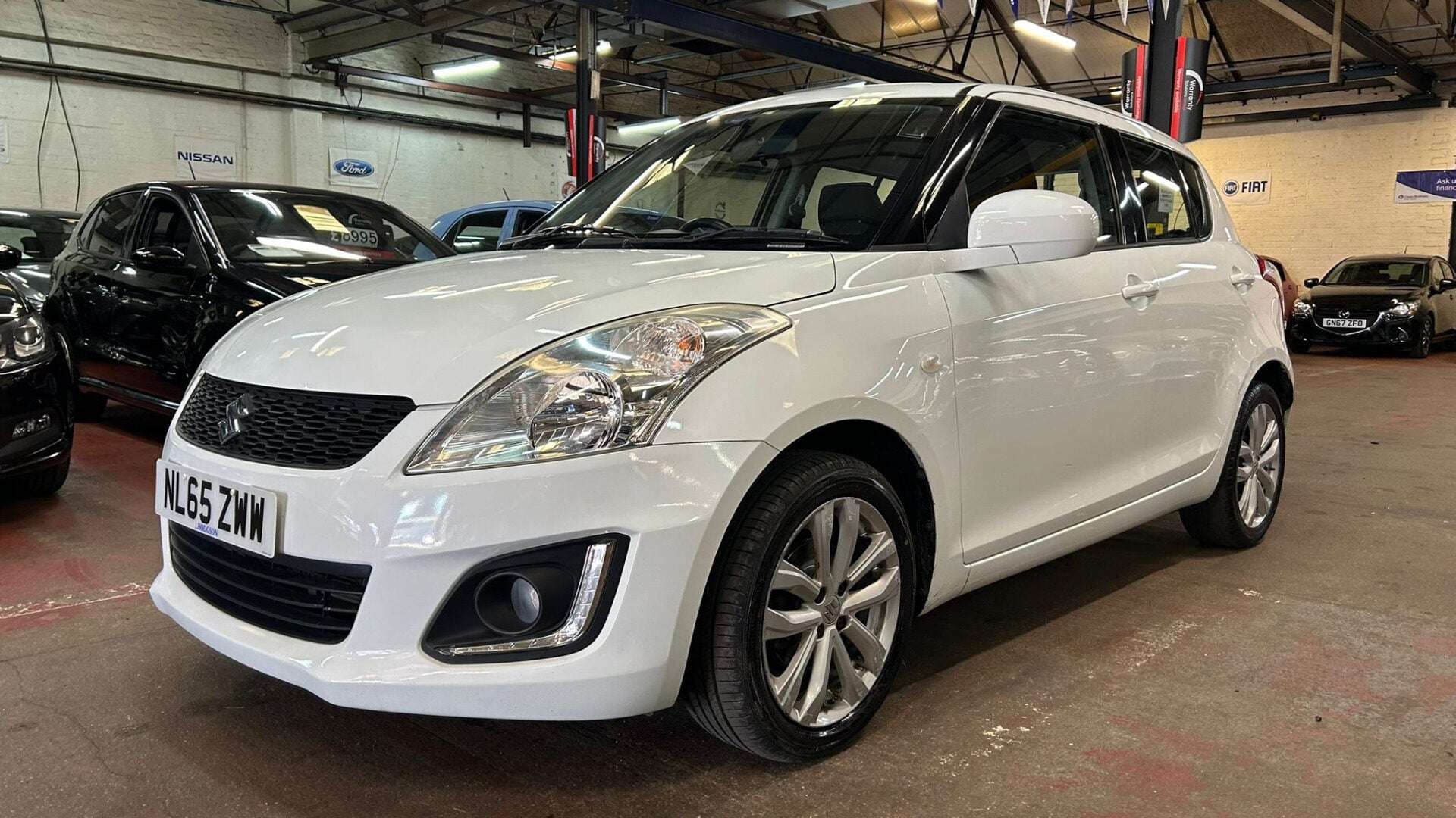 A 2015 SUZUKI SWIFT SZ3 A 2015 SUZUKI SWIFT SZ3