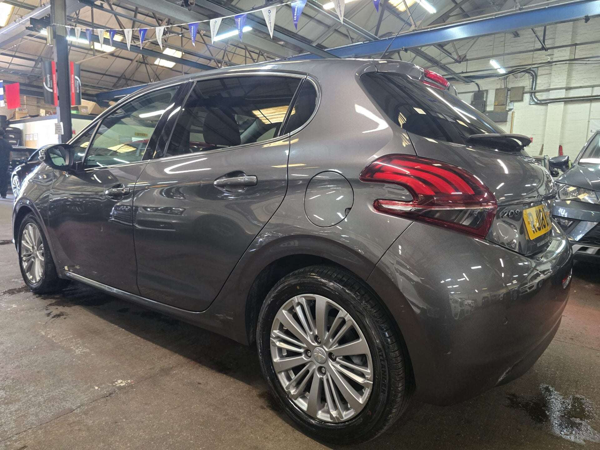 A 2018 PEUGEOT 208 PURETECH S/S ALLURE A 2018 PEUGEOT 208 PURETECH S/S ALLURE