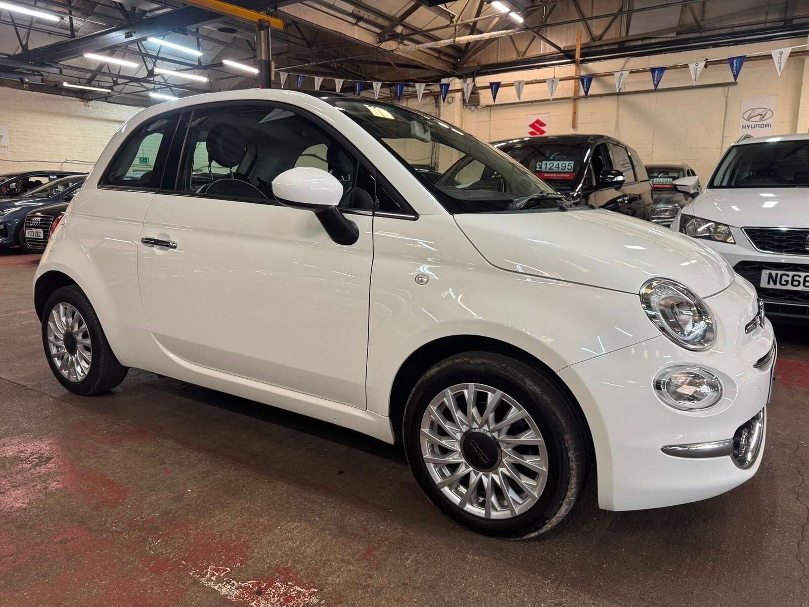 A 2017 FIAT 500 LOUNGE A 2017 FIAT 500 LOUNGE