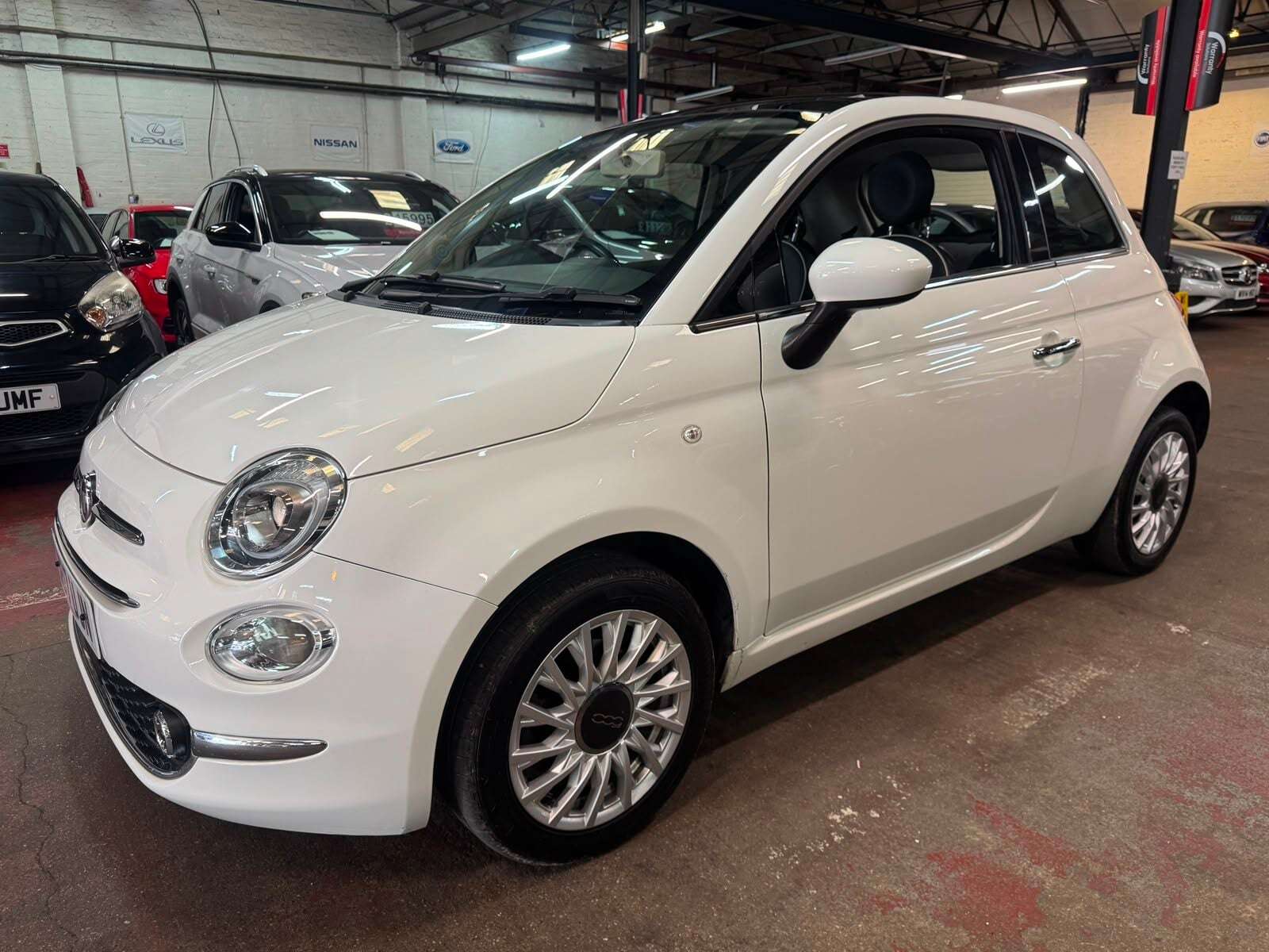 A 2017 FIAT 500 LOUNGE A 2017 FIAT 500 LOUNGE