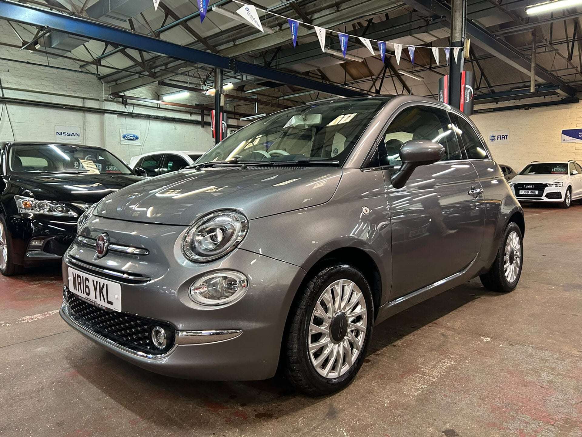 A 2016 FIAT 500 LOUNGE A 2016 FIAT 500 LOUNGE