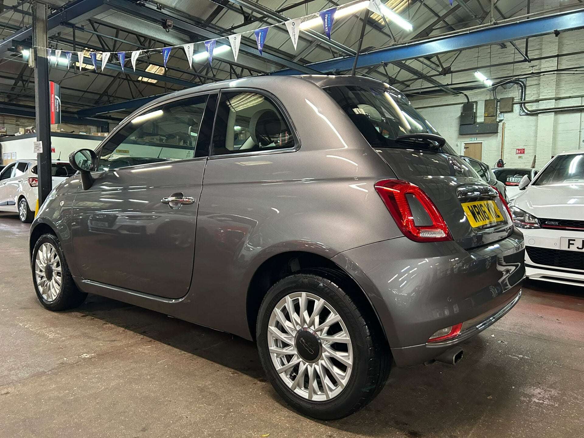 A 2016 FIAT 500 LOUNGE A 2016 FIAT 500 LOUNGE