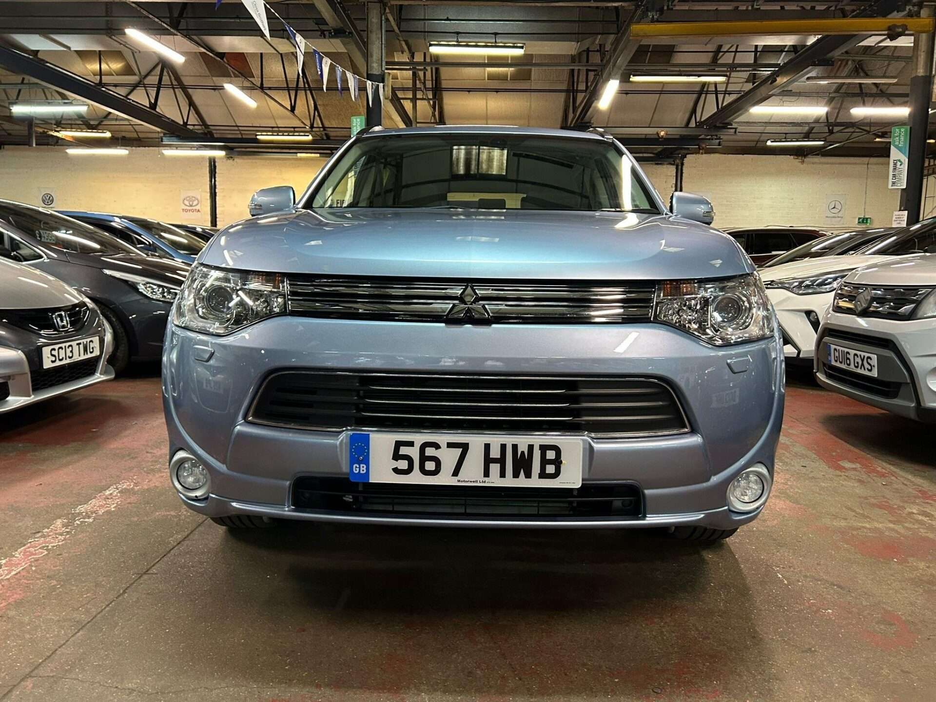 A 2014 MITSUBISHI OUTLANDER 2.0h 12kWh GX4h CVT 4WD Euro 5 (s/s) 5dr A 2014 MITSUBISHI OUTLANDER 2.0h 12kWh GX4h CVT 4WD Euro 5 (s/s) 5dr