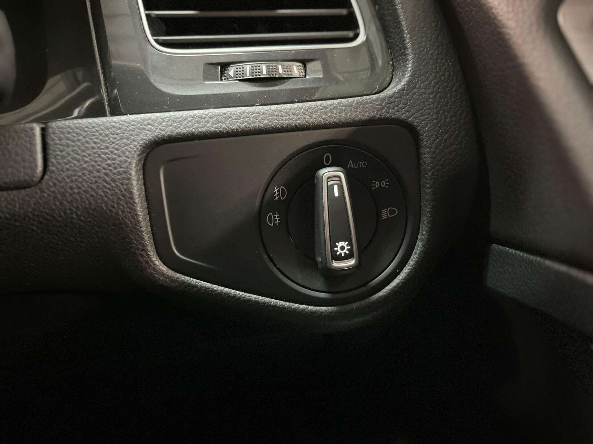 2019 VOLKSWAGEN GOLF 2019 VOLKSWAGEN GOLF