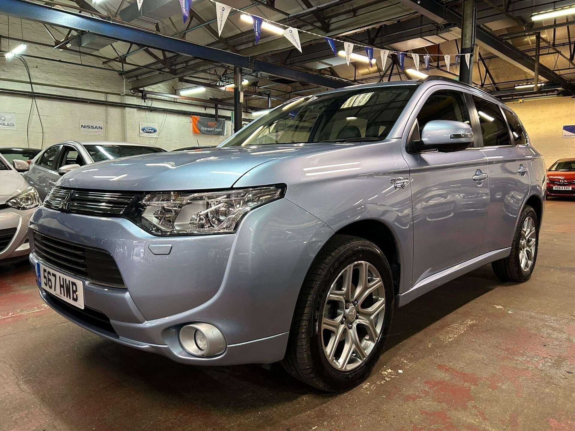 A 2014 MITSUBISHI OUTLANDER 2.0h 12kWh GX4h CVT 4WD Euro 5 (s/s) 5dr A 2014 MITSUBISHI OUTLANDER 2.0h 12kWh GX4h CVT 4WD Euro 5 (s/s) 5dr
