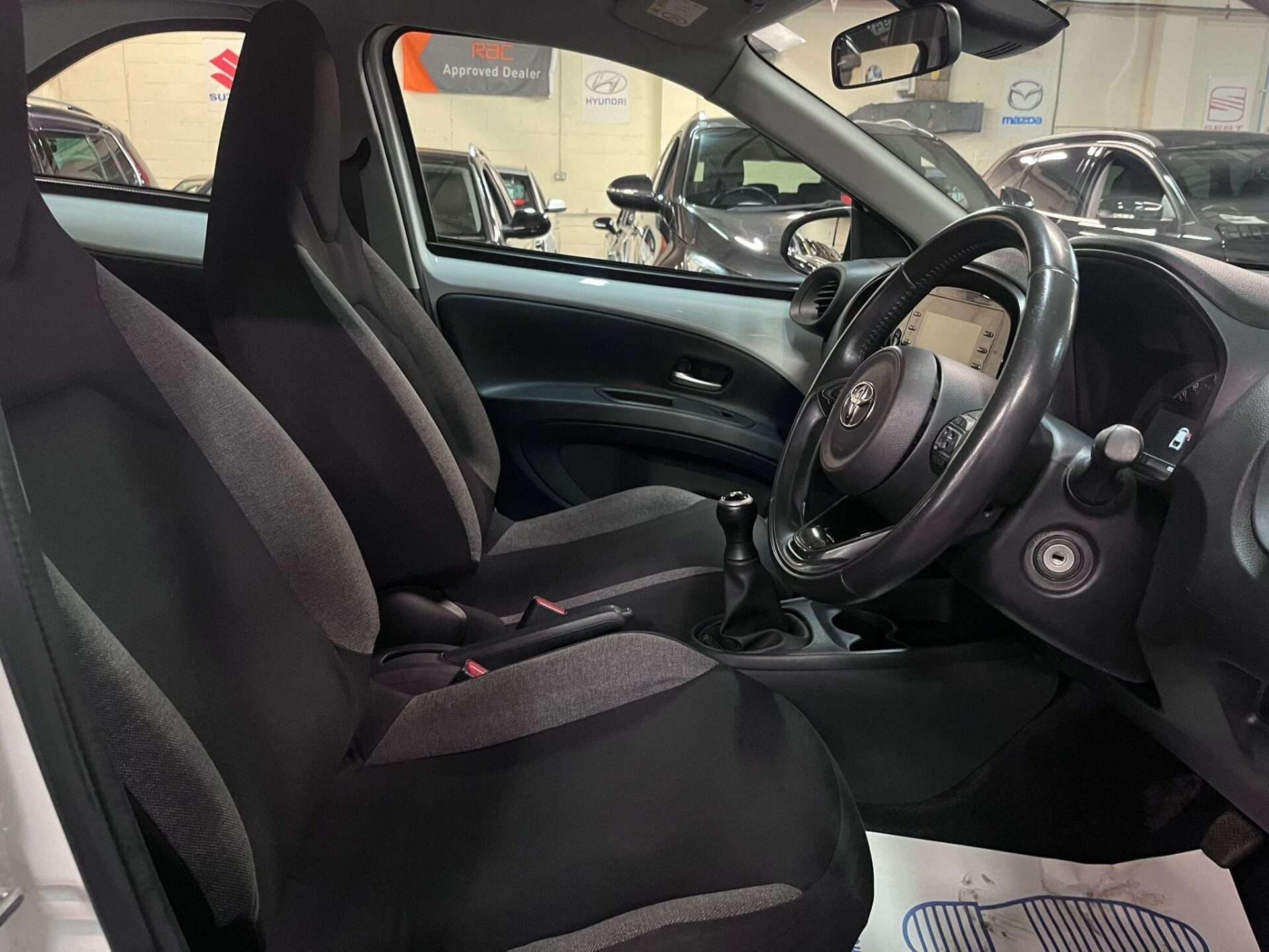 2022 TOYOTA AYGO X 2022 TOYOTA AYGO X