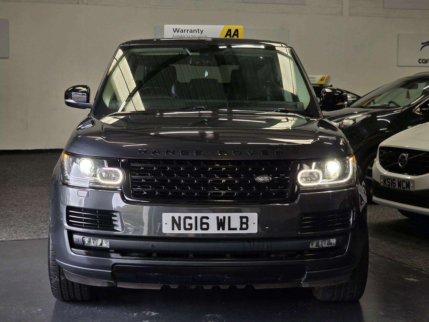 A 2016 LAND ROVER RANGE ROVER 4.4 SD V8 Vogue SE A 2016 LAND ROVER RANGE ROVER 4.4 SD V8 Vogue SE