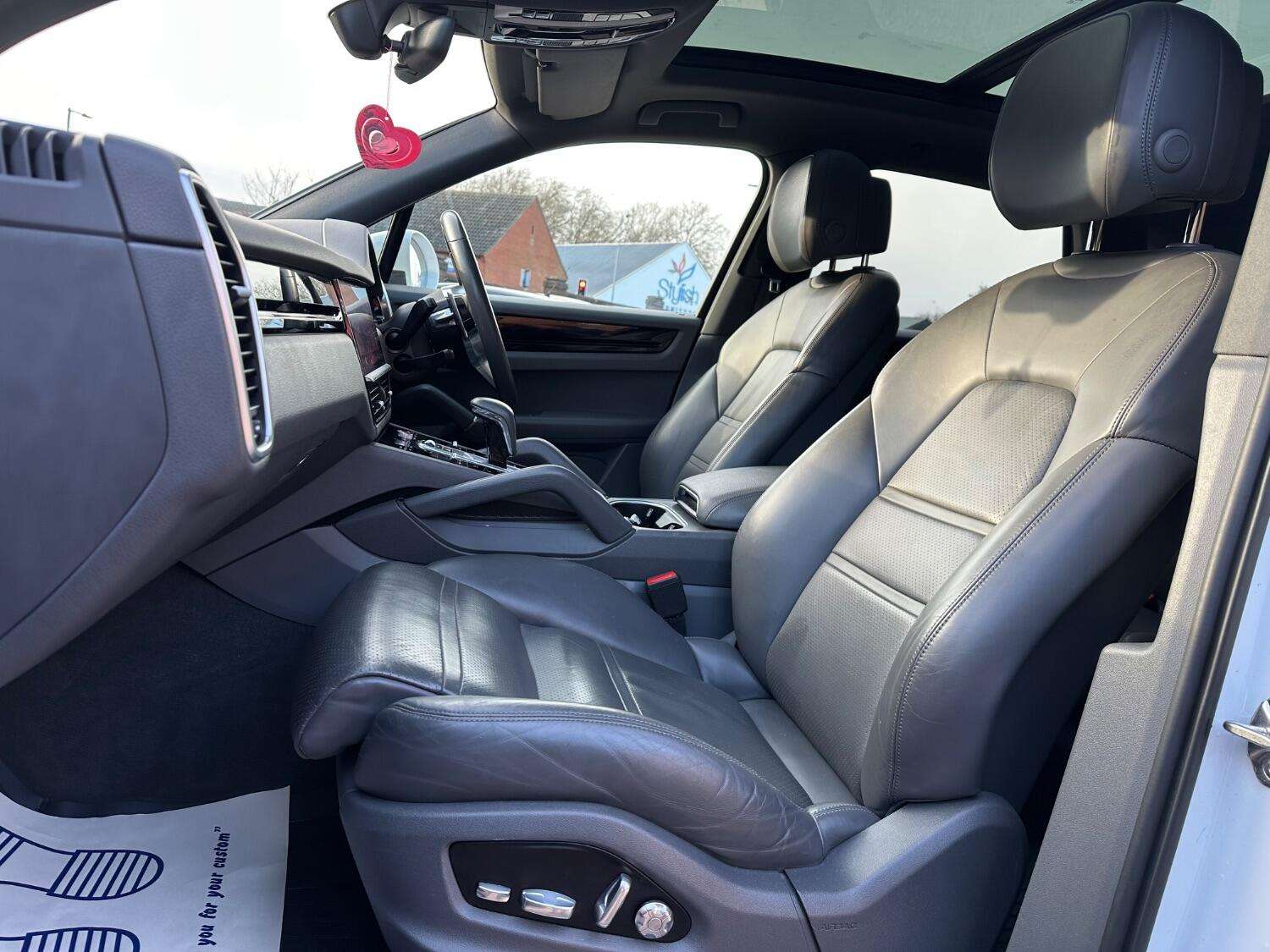 2019 PORSCHE CAYENNE 2019 PORSCHE CAYENNE