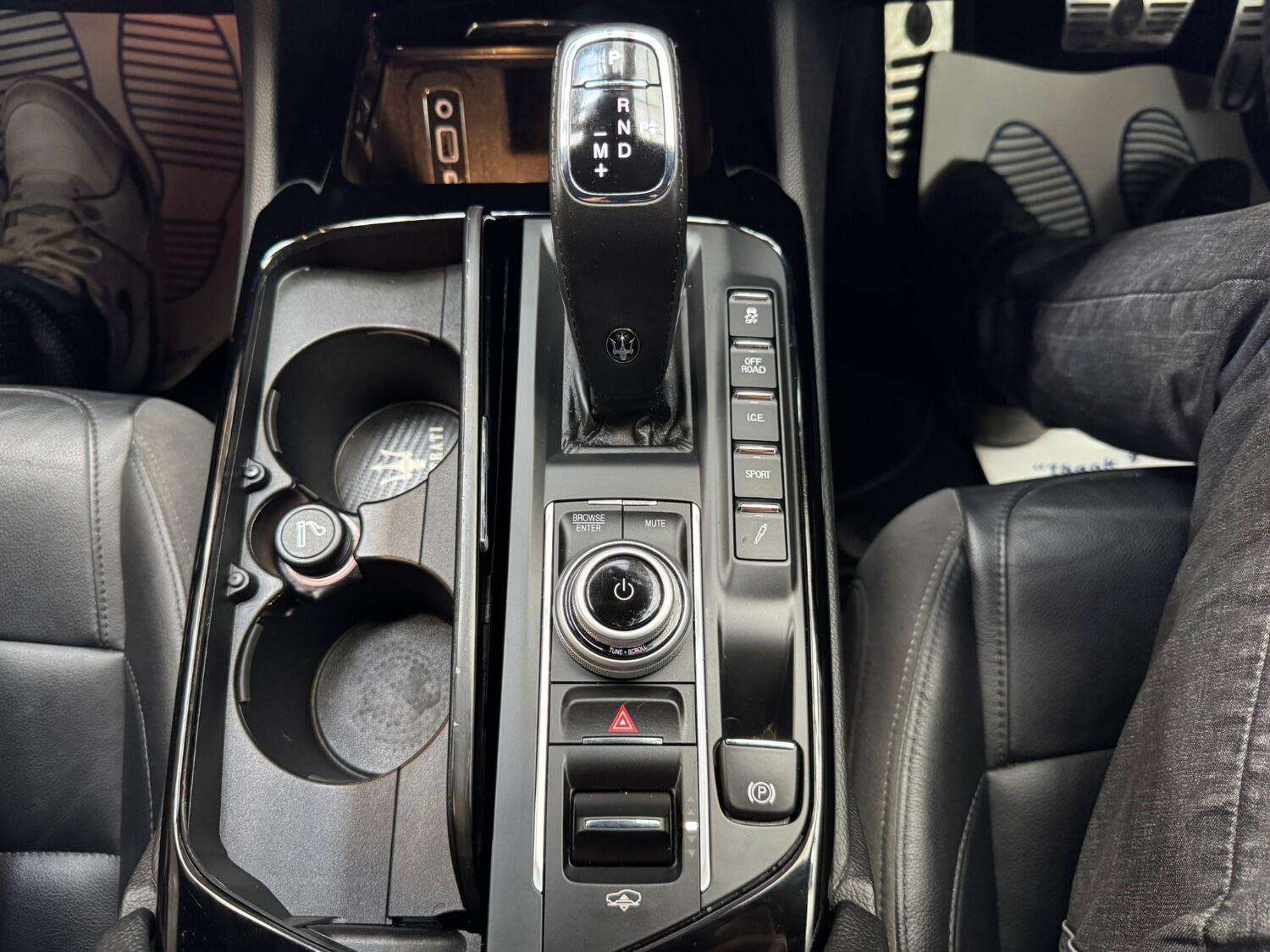 2021 MASERATI LEVANTE 2021 MASERATI LEVANTE