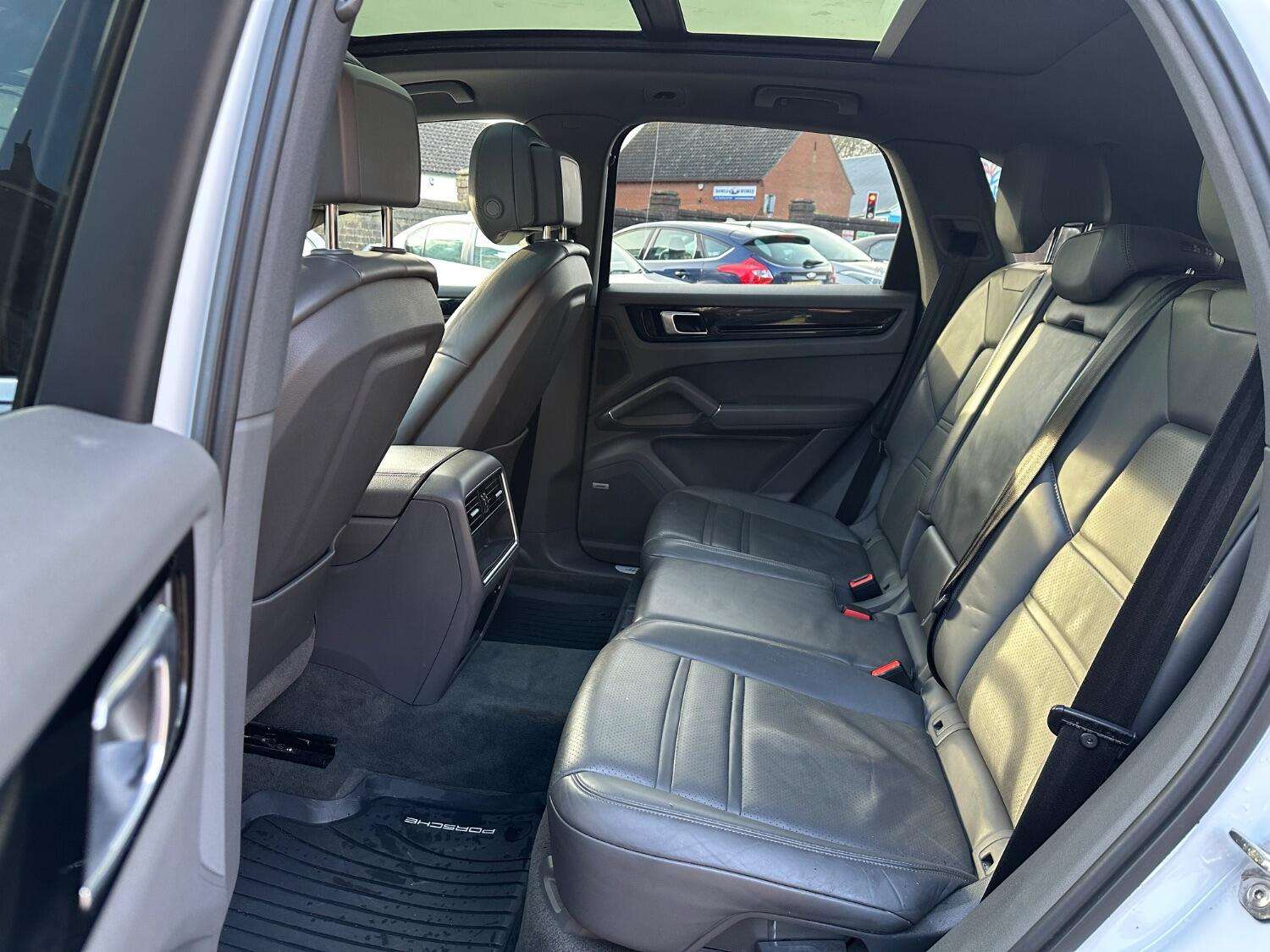 2019 PORSCHE CAYENNE 2019 PORSCHE CAYENNE