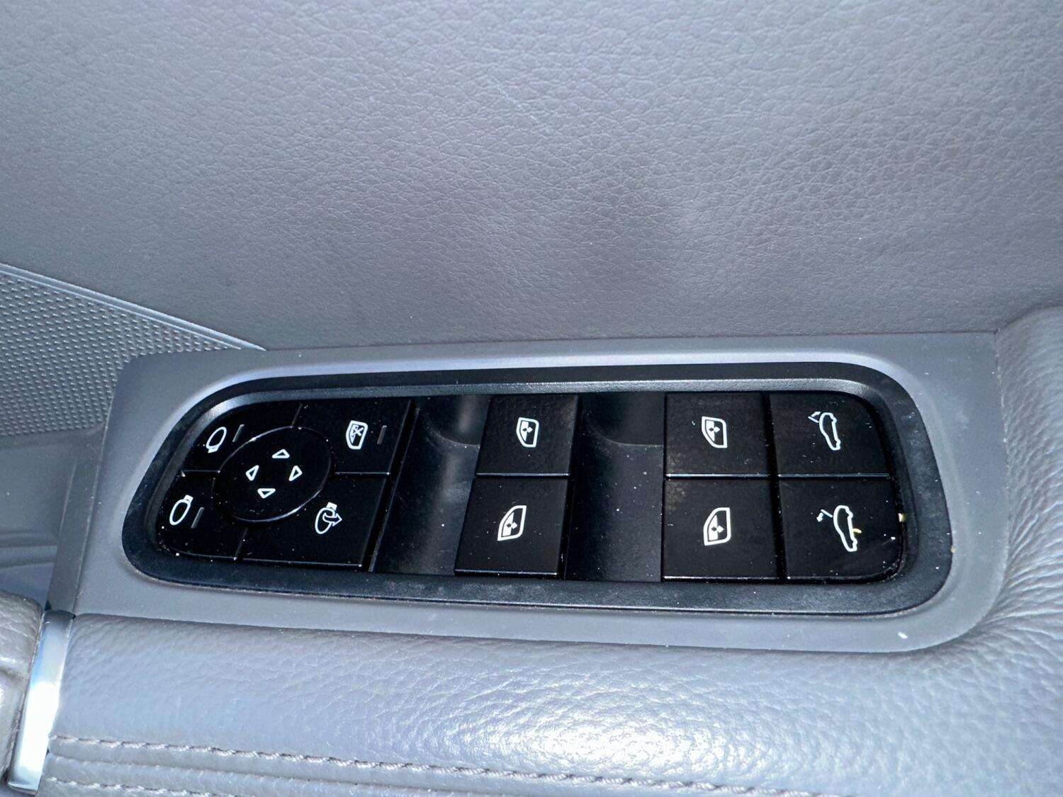 2019 PORSCHE CAYENNE 2019 PORSCHE CAYENNE