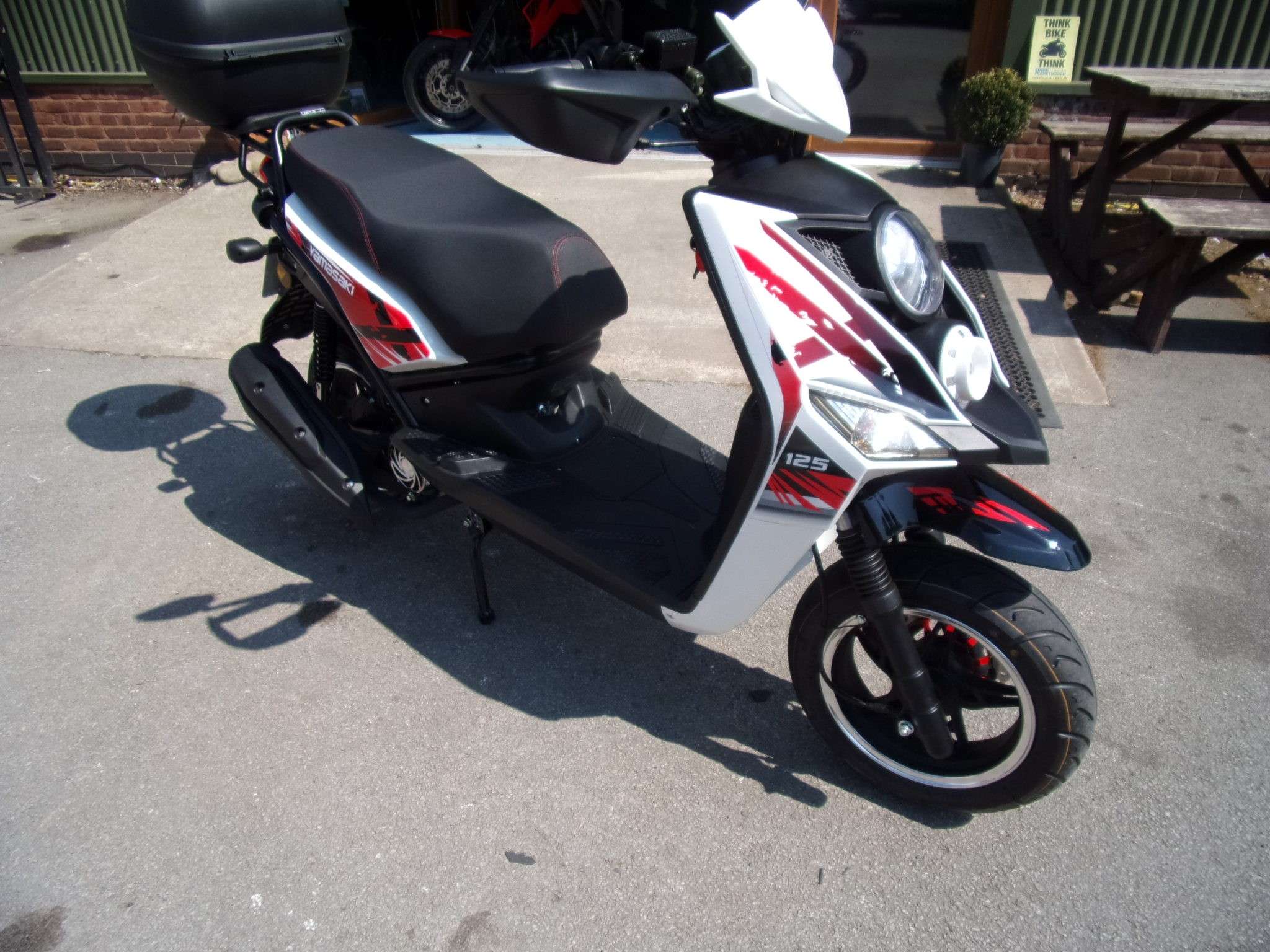 A 2023 YAMASAKI BWS 125 Yamimoto Scooter Petrol CVT Euro 5 (8 ps) A 2023 YAMASAKI BWS 125 Yamimoto Scooter Petrol CVT Euro 5 (8 ps)
