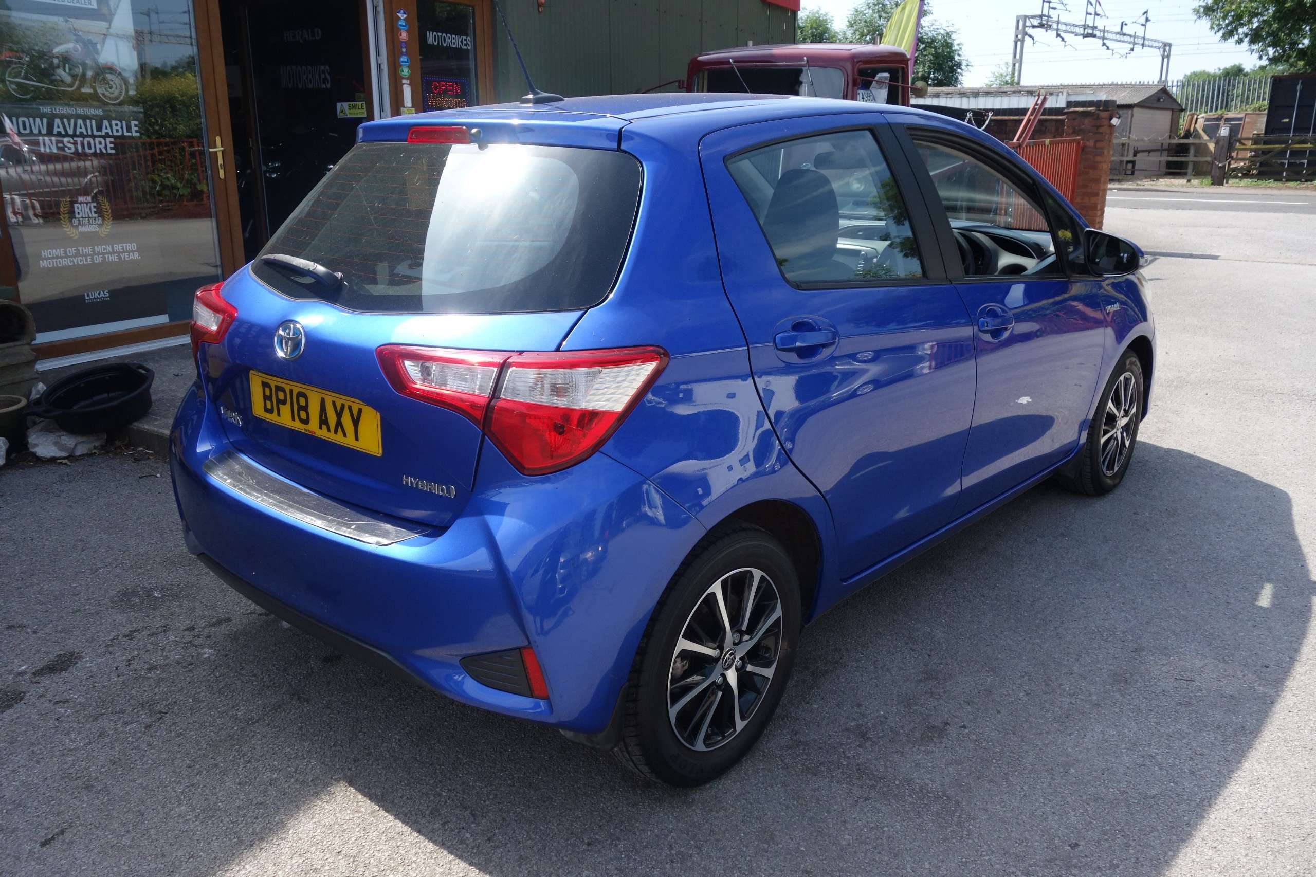 A 2018 TOYOTA YARIS 1.5 VVT-h Icon Tech Hatchback 5dr Petrol Hybrid E-CVT Euro 6 (s/s) (100 ps) A 2018 TOYOTA YARIS 1.5 VVT-h Icon Tech Hatchback 5dr Petrol Hybrid E-CVT Euro 6 (s/s) (100 ps)