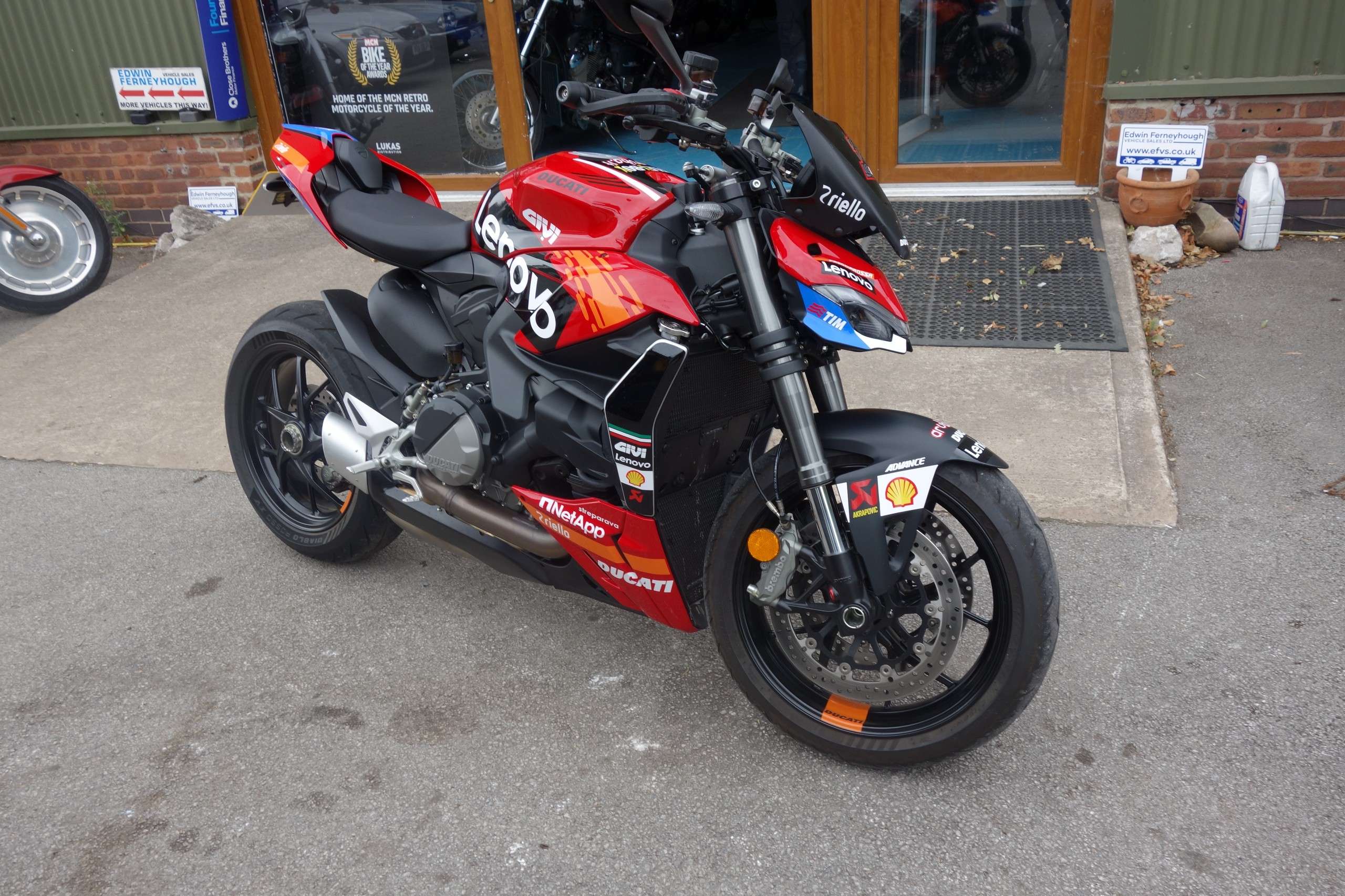 null DUCATI STREETFIGHTER null DUCATI STREETFIGHTER