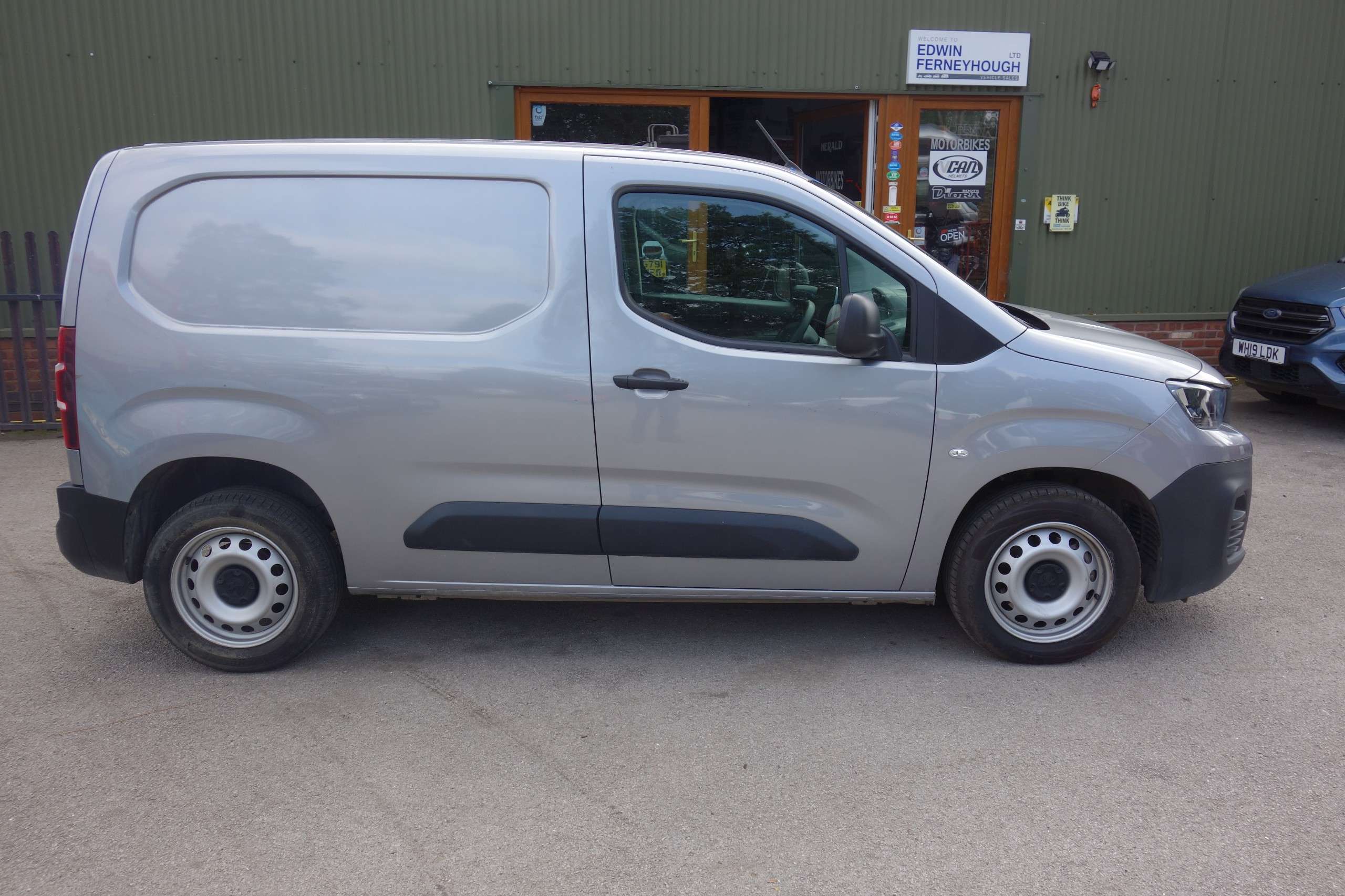 A 2023 PEUGEOT PARTNER 1.5 BlueHDi 1000 Professional Premium Plus Standard Panel Van 5dr A 2023 PEUGEOT PARTNER 1.5 BlueHDi 1000 Professional Premium Plus Standard Panel Van 5dr