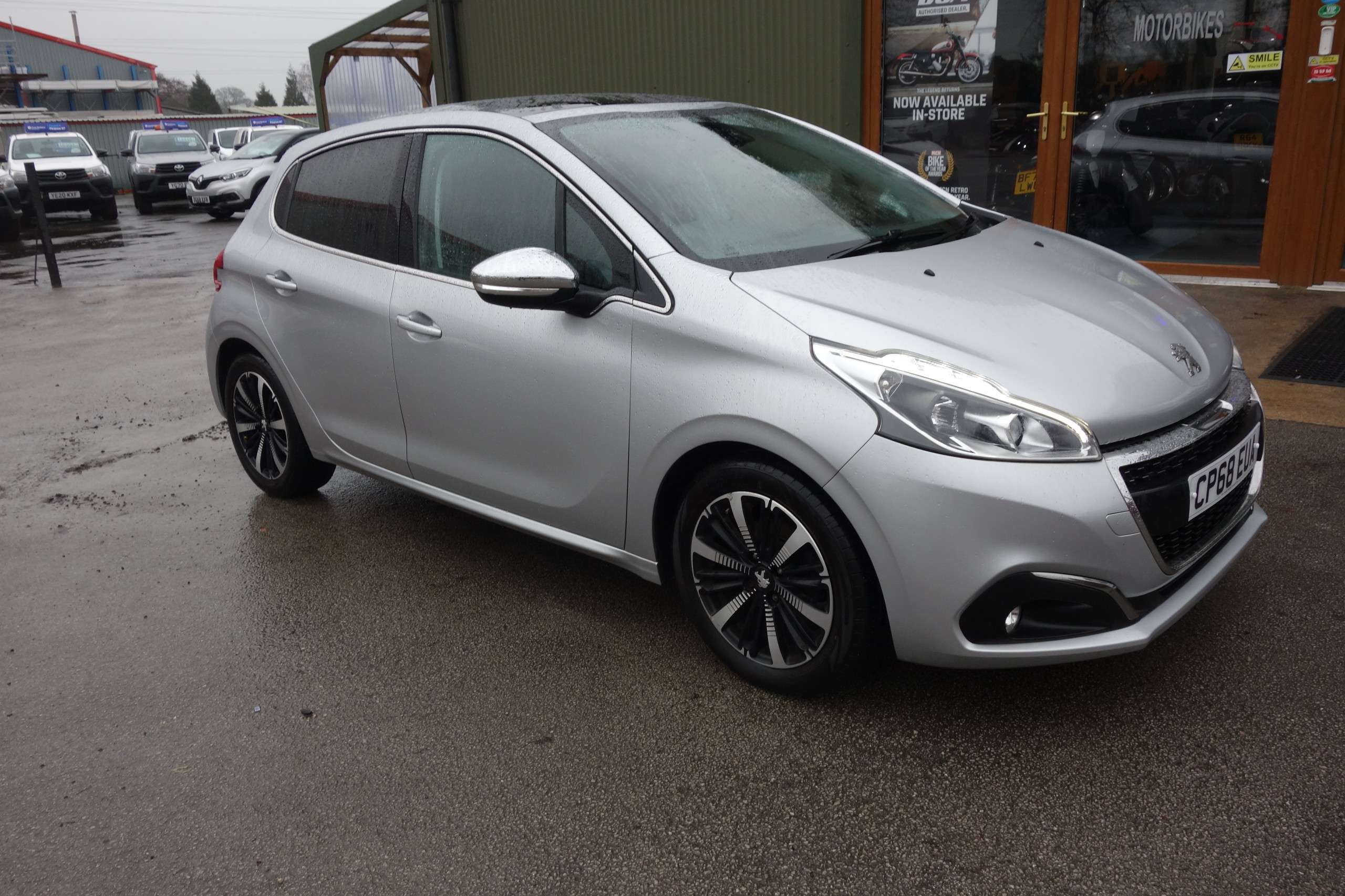 A 2018 PEUGEOT 208 1.2 PureTech Allure Premium Hatchback 5dr Petrol Manual Euro 6 (s/s) (82 ps) A 2018 PEUGEOT 208 1.2 PureTech Allure Premium Hatchback 5dr Petrol Manual Euro 6 (s/s) (82 ps)