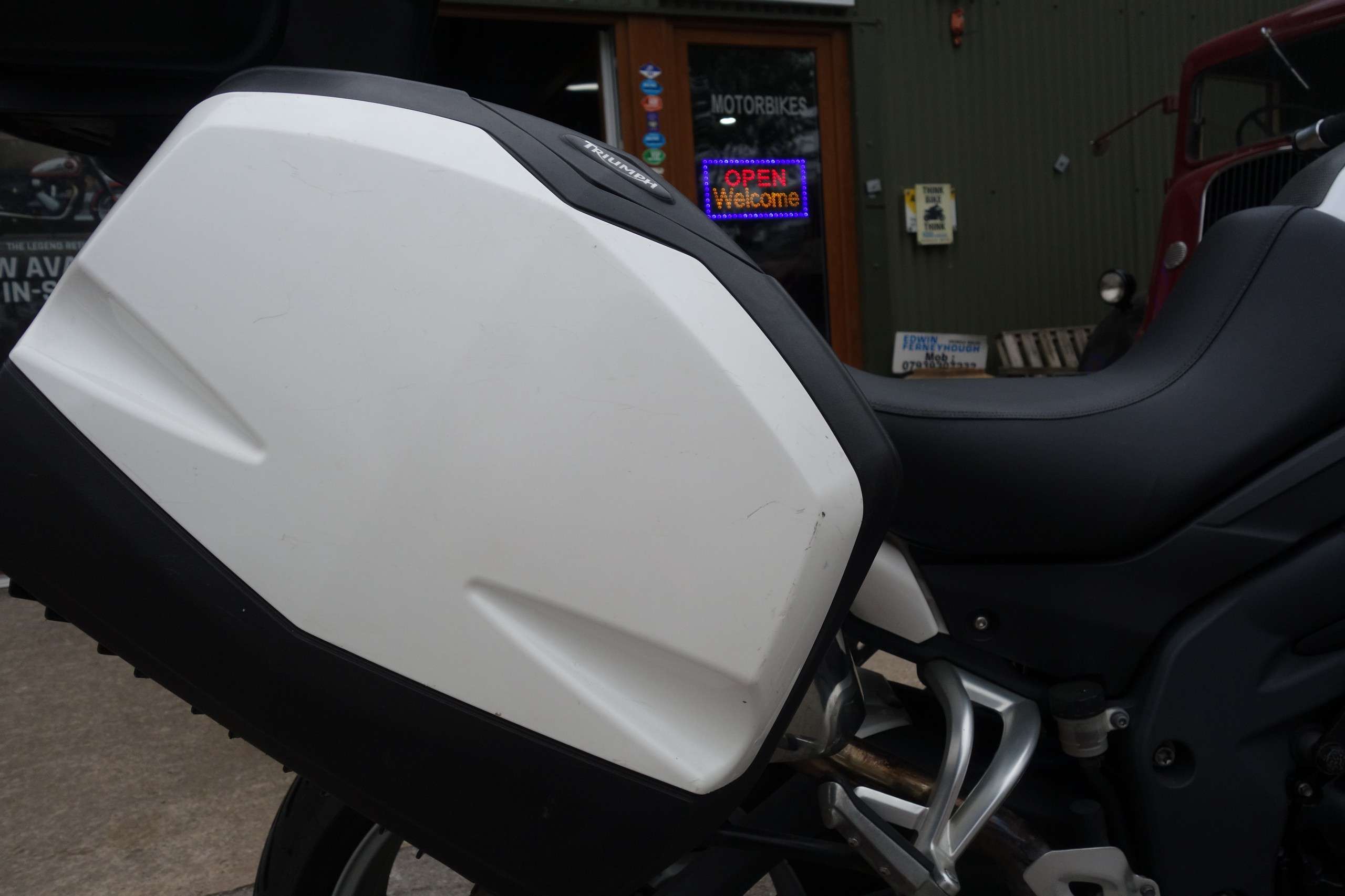 2011 TRIUMPH TIGER 2011 TRIUMPH TIGER