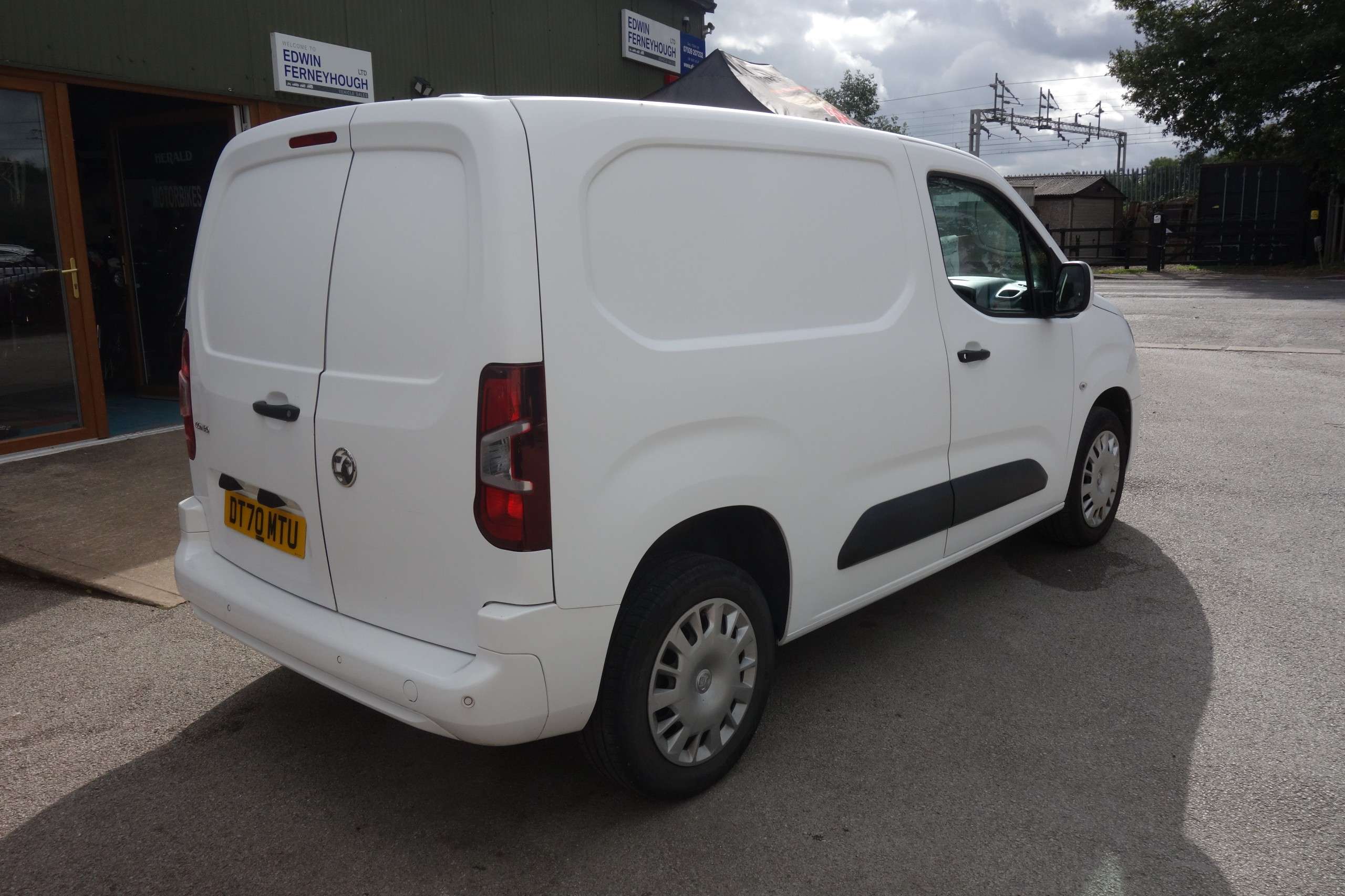 A 2021 VAUXHALL COMBO 1.5 Turbo D 2300 Sportive Panel Van 4dr Diesel Manual L1 H1 Euro 6 (100 ps) A 2021 VAUXHALL COMBO 1.5 Turbo D 2300 Sportive Panel Van 4dr Diesel Manual L1 H1 Euro 6 (100 ps)